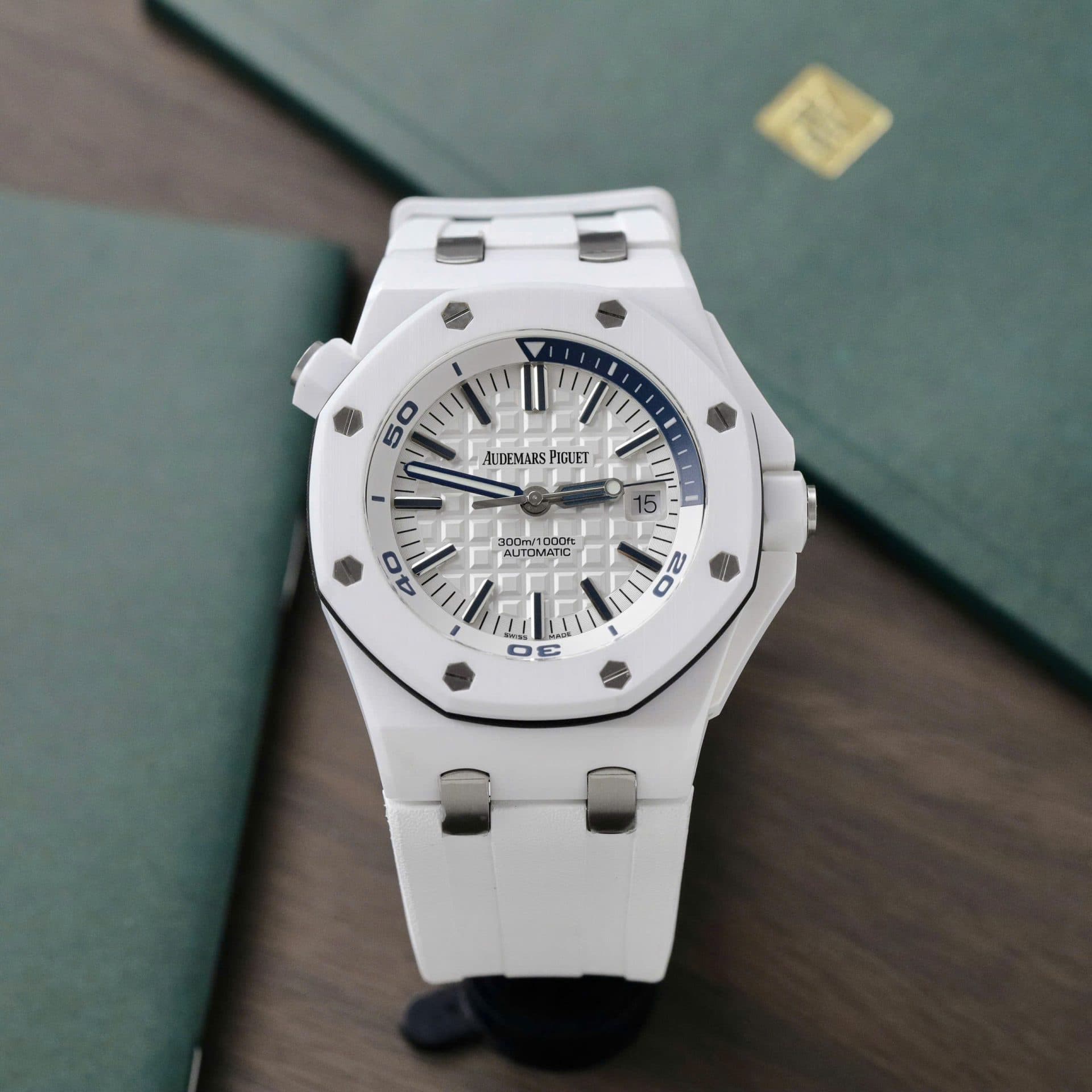 Audemars-Piguet-Royal-Oak-Offshore-15707CB-Replica-11-Gom-Trang-ZF-Factory-42mm-2-1