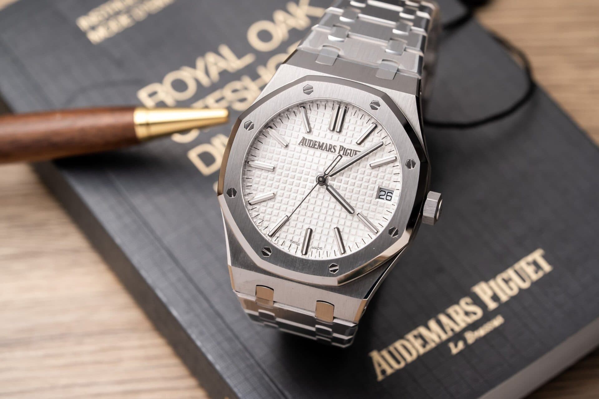 Dong-Ho-Audemars-Piguet-15500ST-Replica-11-Mat-So-Trang-ZF-1-1