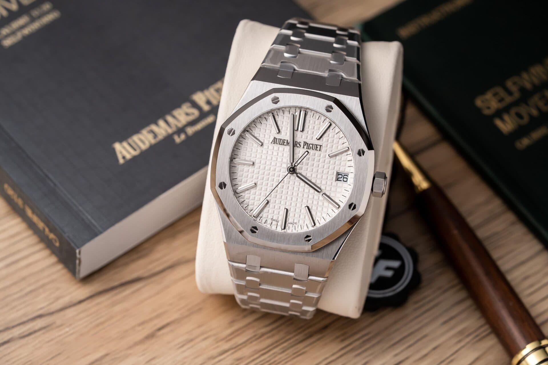 Dong-Ho-Audemars-Piguet-15500ST-Replica-11-Mat-So-Trang-ZF-3-1