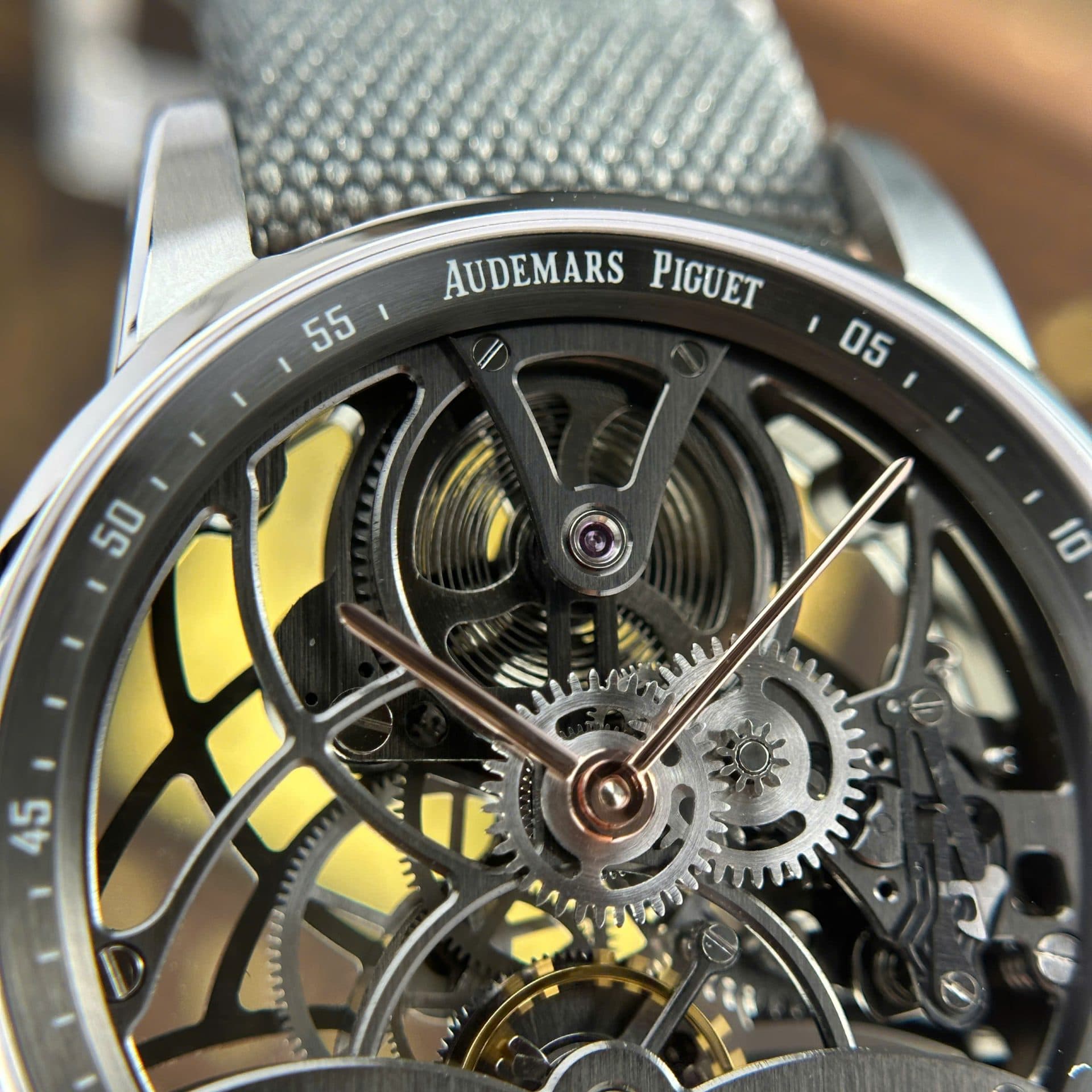 Dong-Ho-Audemars-Piguet-26600-Tourbillon-Openworked-Replica-11-May-Lo-Co-41mm-5-1