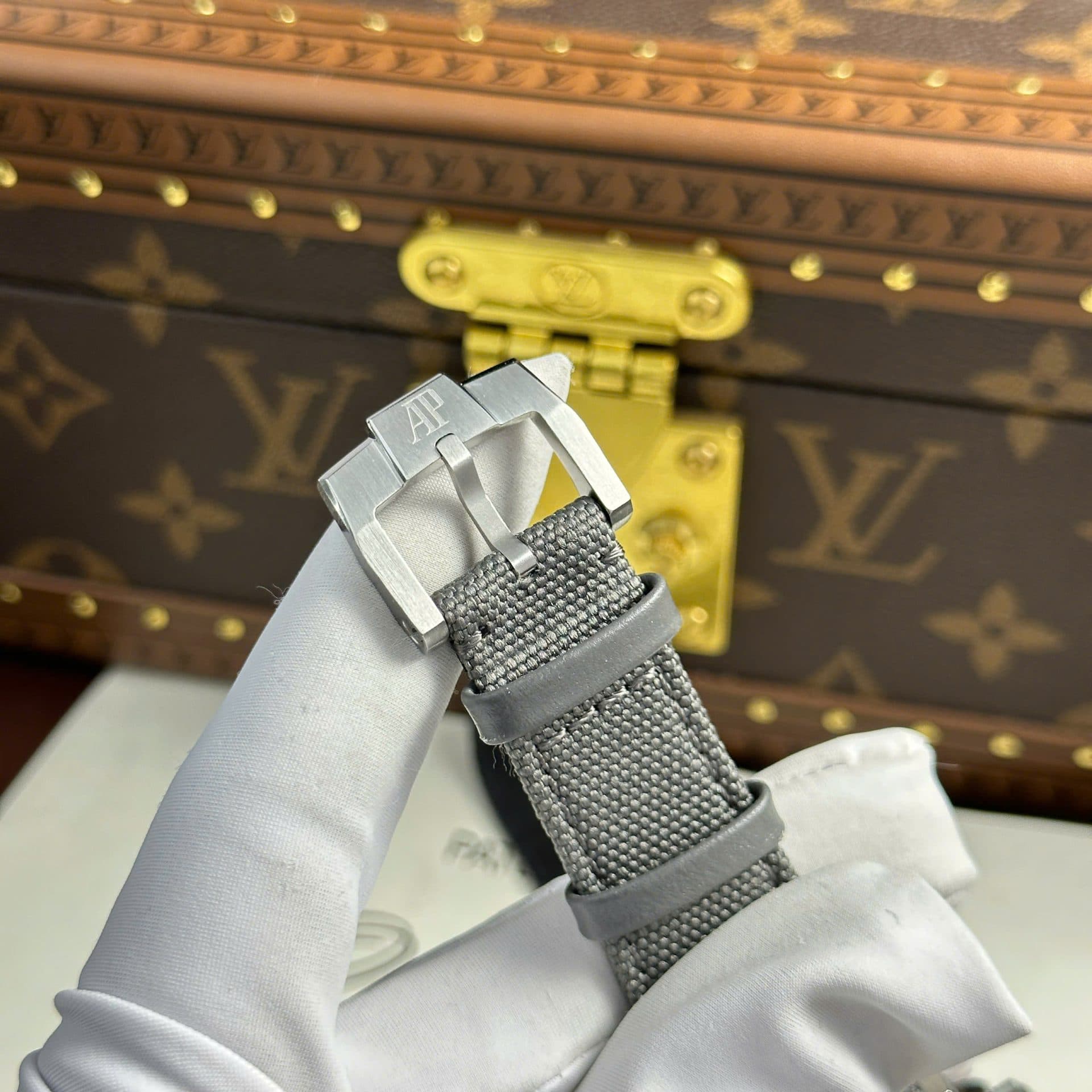 Dong-Ho-Audemars-Piguet-26600-Tourbillon-Openworked-Replica-11-May-Lo-Co-41mm-9-1