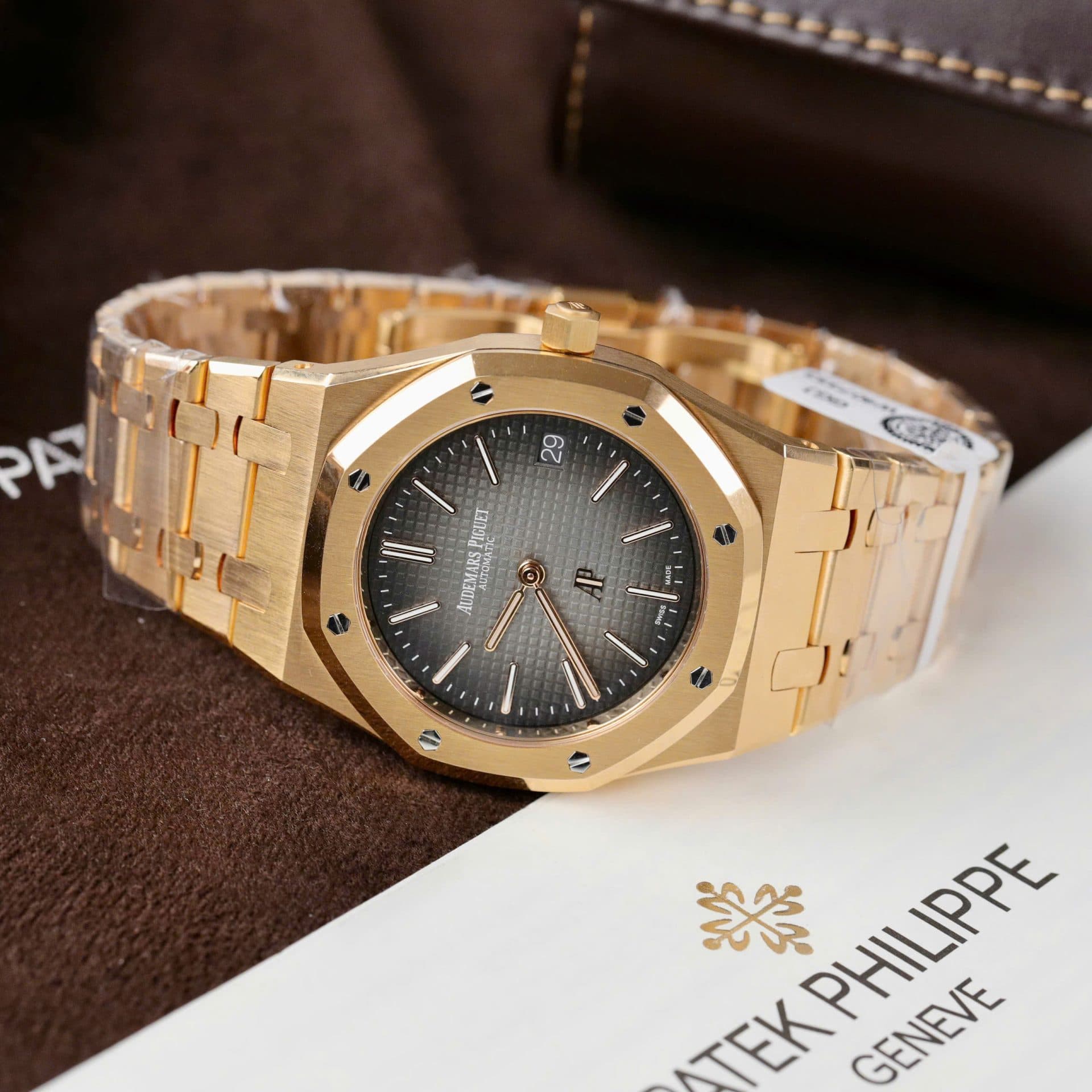 Dong-Ho-Audemars-Piguet-Che-Tac-Royal-Oak-Jumbo-16202OR-Boc-Vang-That-Nha-May-ZF-39mm-3-1