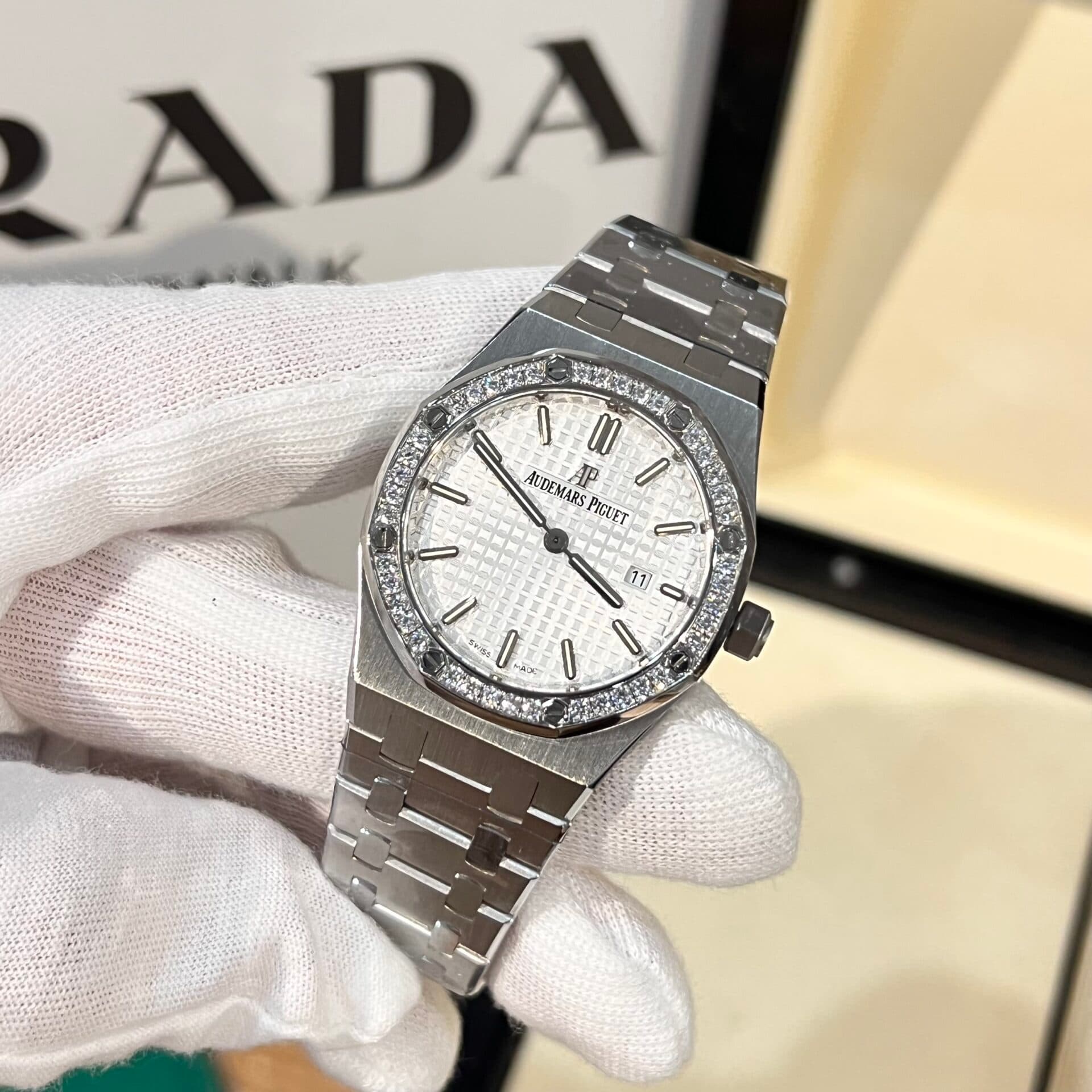 Dong-Ho-Audemars-Piguet-Nu-Mat-Trang-May-Pin-33mm-3-1