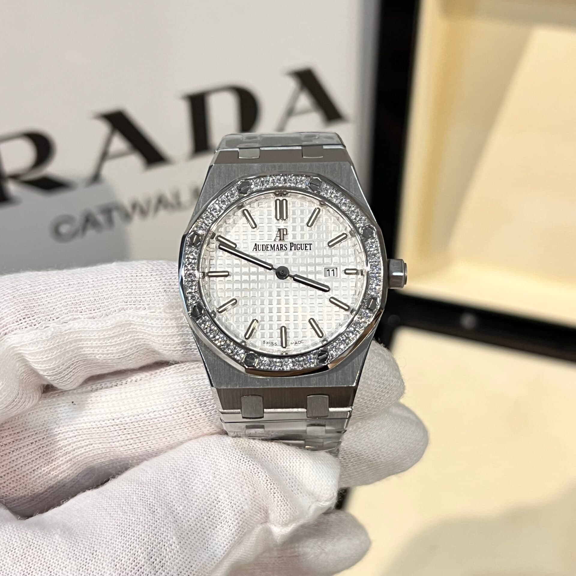 Dong-Ho-Audemars-Piguet-Nu-Mat-Trang-May-Pin-33mm-4-1
