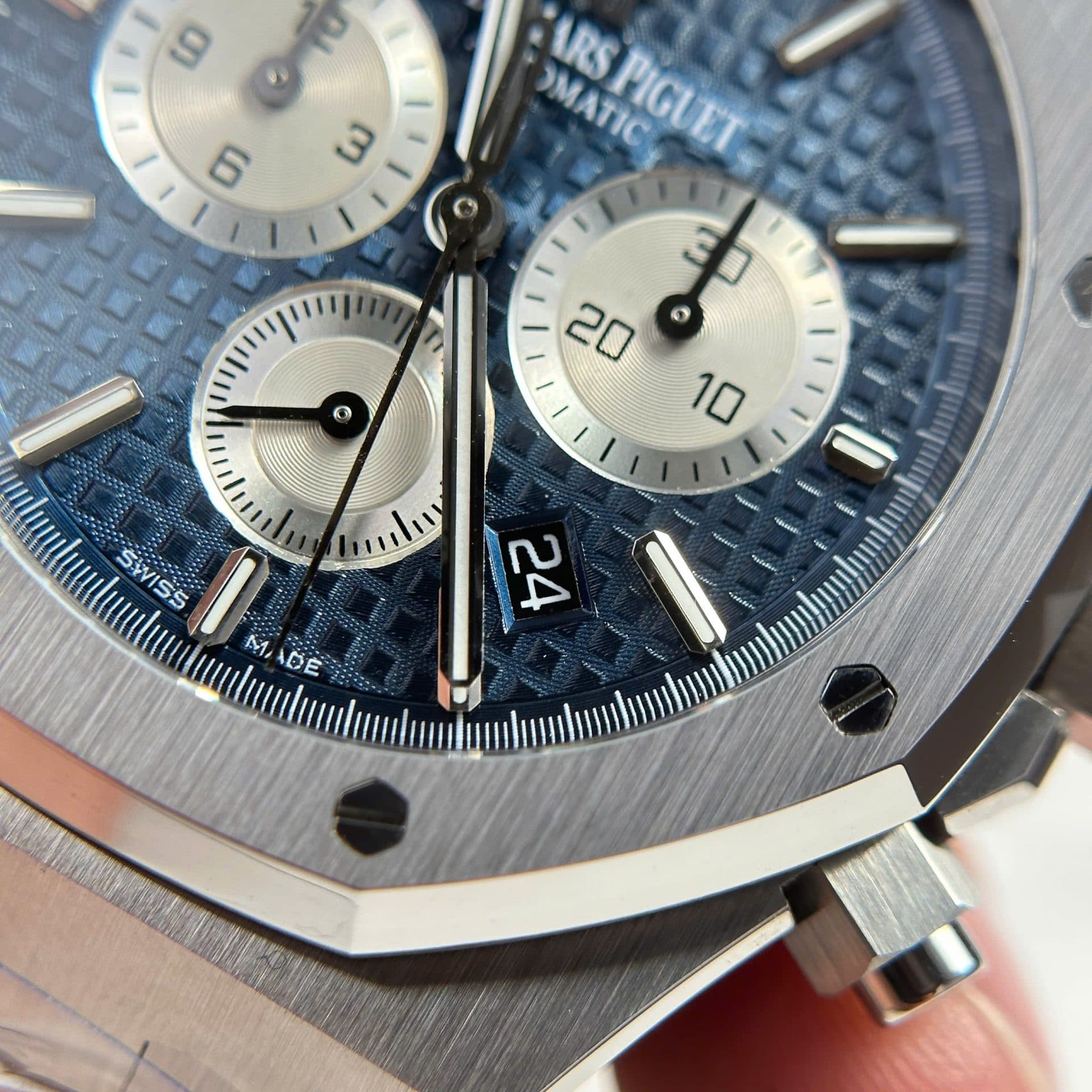 Dong-Ho-Audemars-Piguet-Replica-11-Royal-Oak-26331-Chronograph-Mat-Xanh-Blue-41mm-11-1