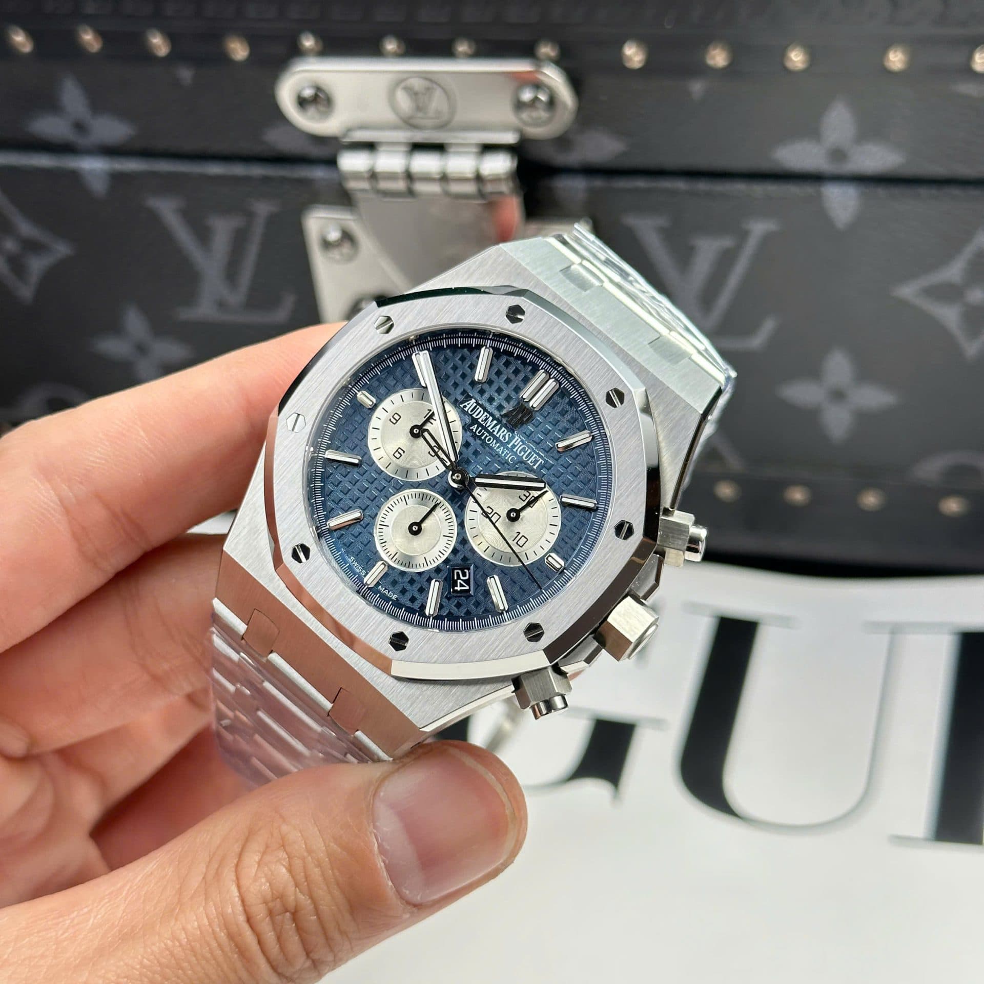 Dong-Ho-Audemars-Piguet-Replica-11-Royal-Oak-26331-Chronograph-Mat-Xanh-Blue-41mm-4-1