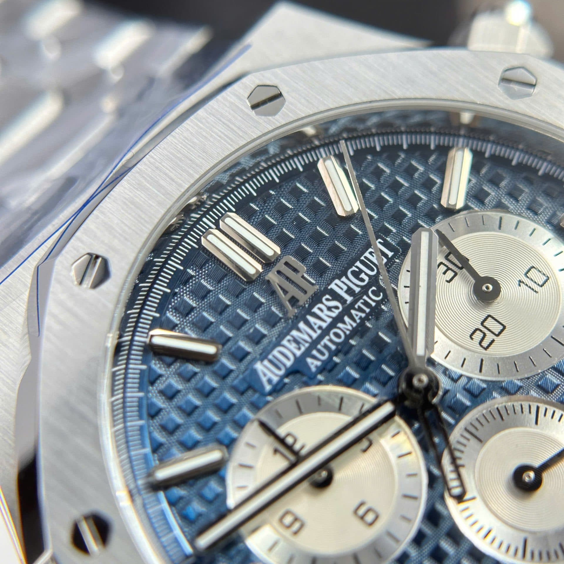 Dong-Ho-Audemars-Piguet-Replica-11-Royal-Oak-26331-Chronograph-Mat-Xanh-Blue-41mm-6-1