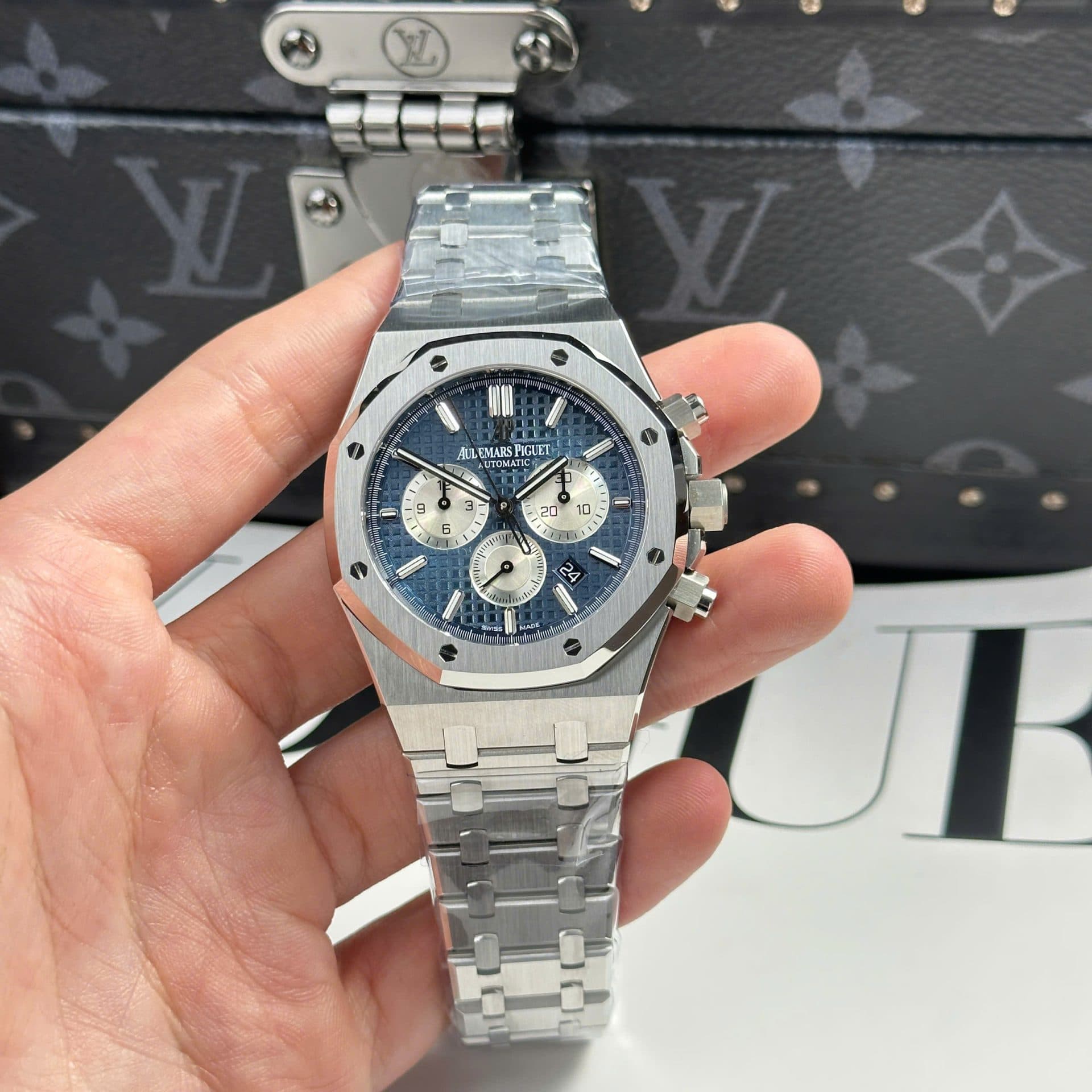 Dong-Ho-Audemars-Piguet-Replica-11-Royal-Oak-26331-Chronograph-Mat-Xanh-Blue-41mm-7-1