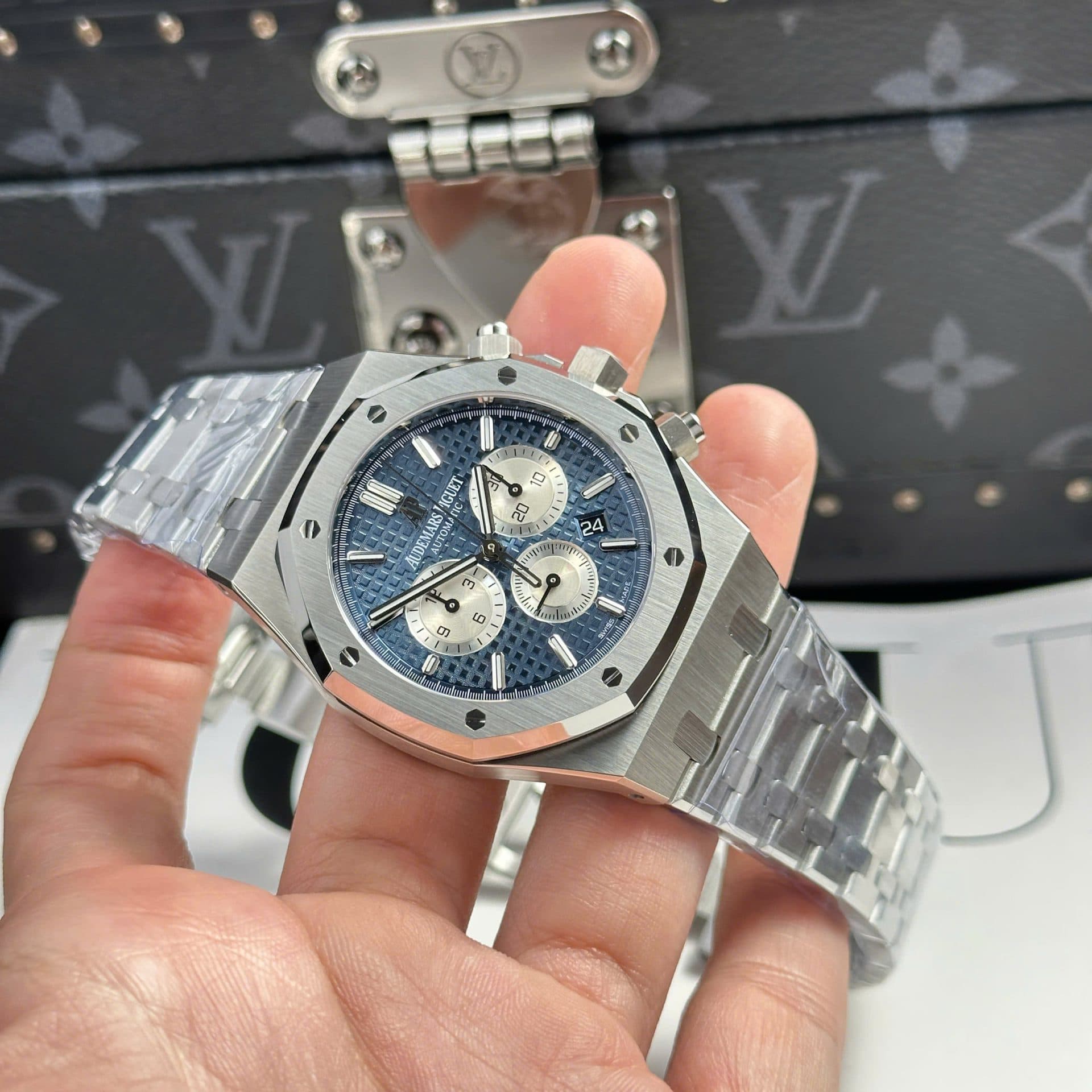 Dong-Ho-Audemars-Piguet-Replica-11-Royal-Oak-26331-Chronograph-Mat-Xanh-Blue-41mm-8-1