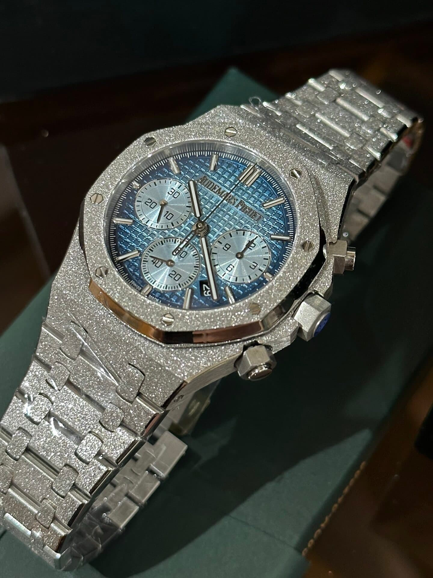 Dong-Ho-Audemars-Piguet-Replica-11-Royal-Oak-26331BC-Frosted-Gold-1-1