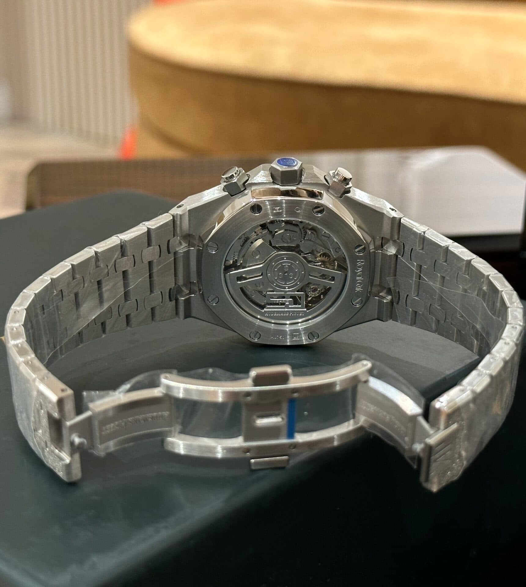 Dong-Ho-Audemars-Piguet-Replica-11-Royal-Oak-26331BC-Frosted-Gold-3-1
