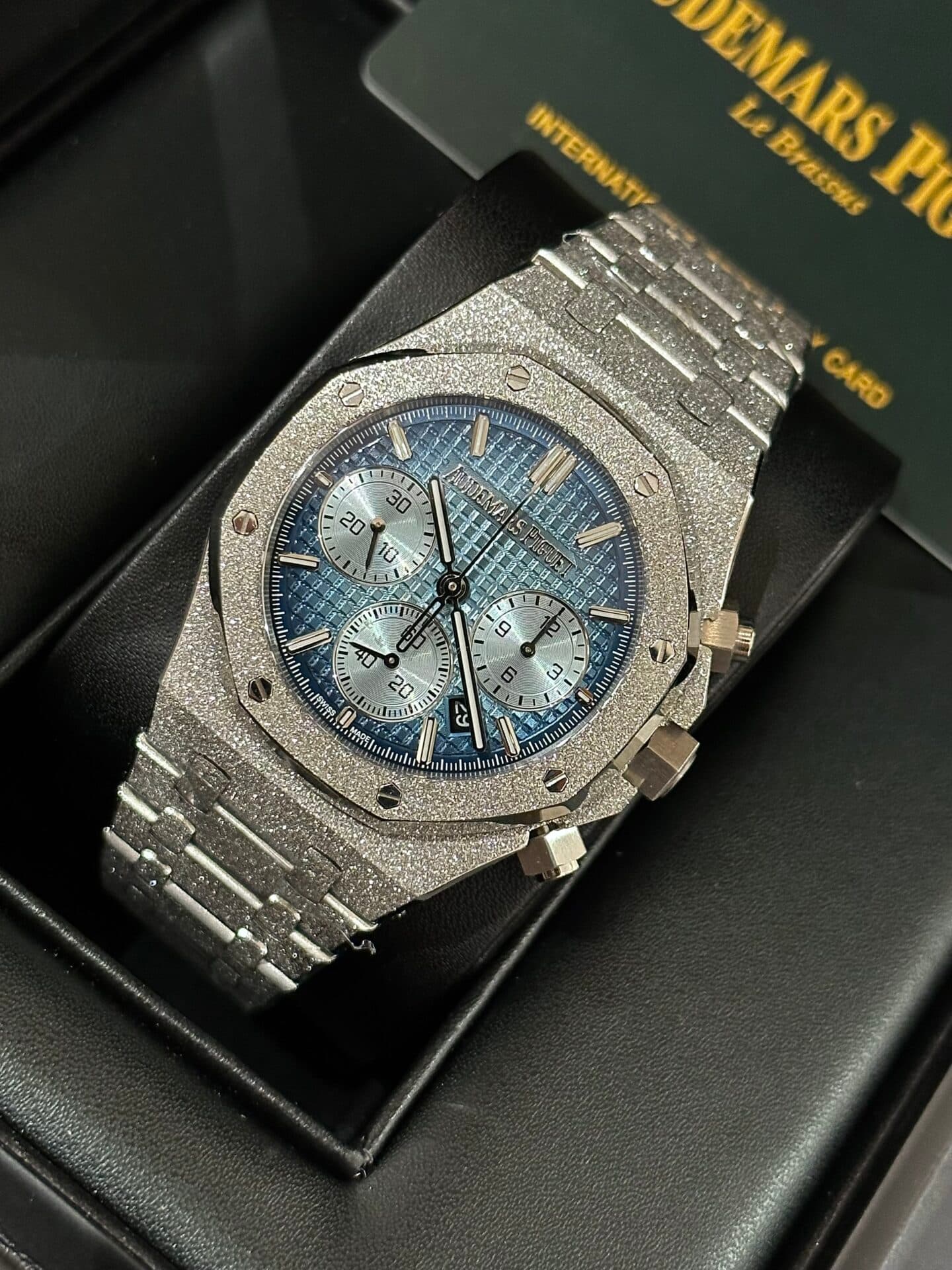 Dong-Ho-Audemars-Piguet-Replica-11-Royal-Oak-26331BC-Frosted-Gold-8-1