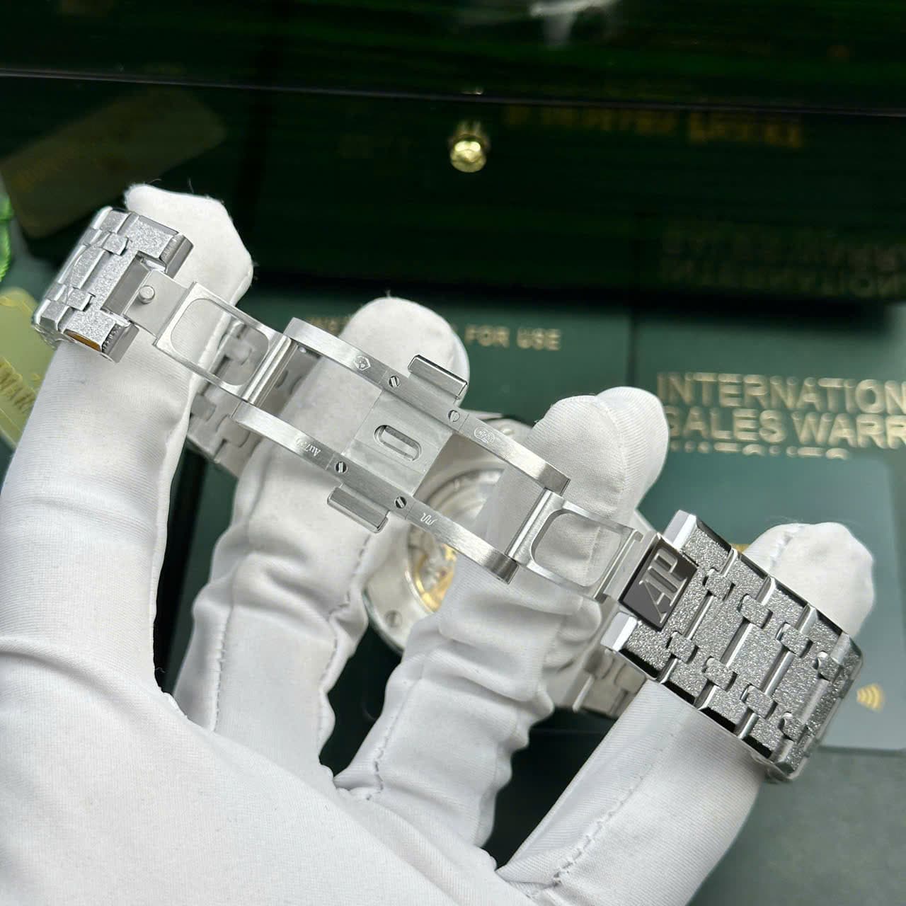 Dong-Ho-Audemars-Piguet-Replica-11-Royal-Oak-Frosted-Gold-15410BC-Mat-Den-Nha-May-APS-41mm-10-1