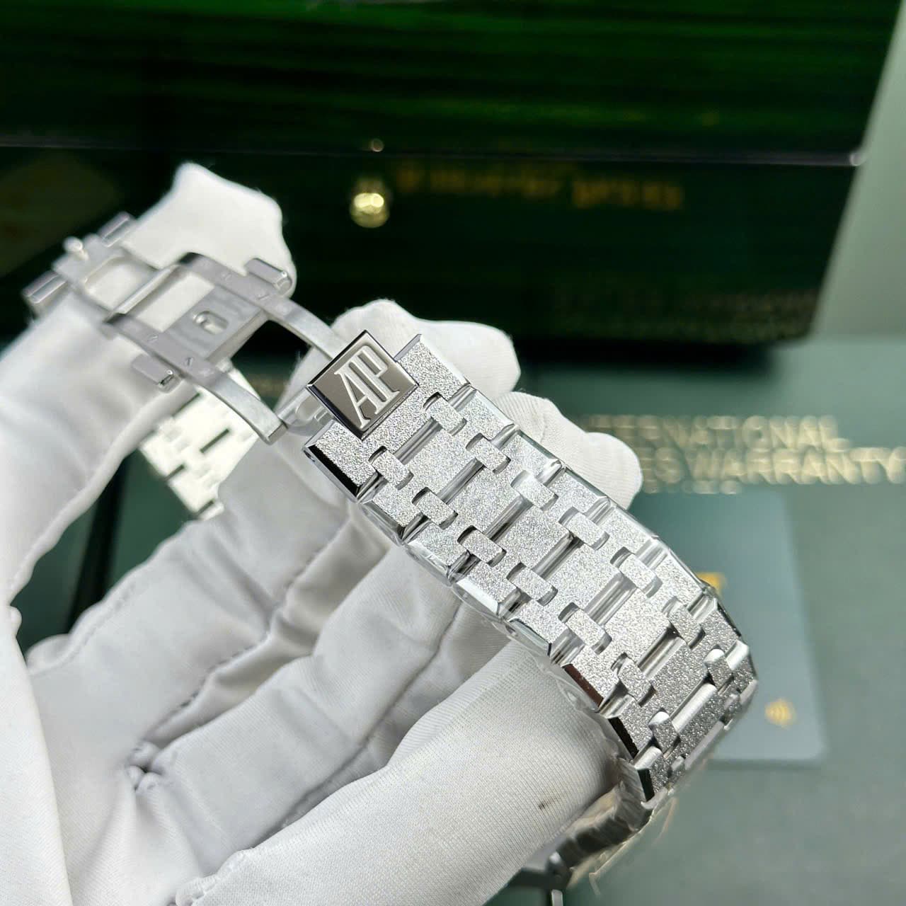 Dong-Ho-Audemars-Piguet-Replica-11-Royal-Oak-Frosted-Gold-15410BC-Mat-Den-Nha-May-APS-41mm-9-1
