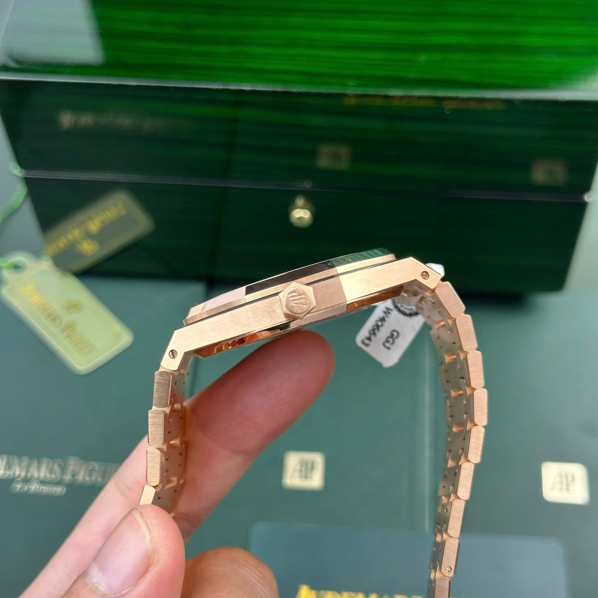 Dong-Ho-Audemars-Piguet-Royal-Oak-15400-Che-Tac-Boc-Vang-That-Mat-Den-ZF-41mm-1-1
