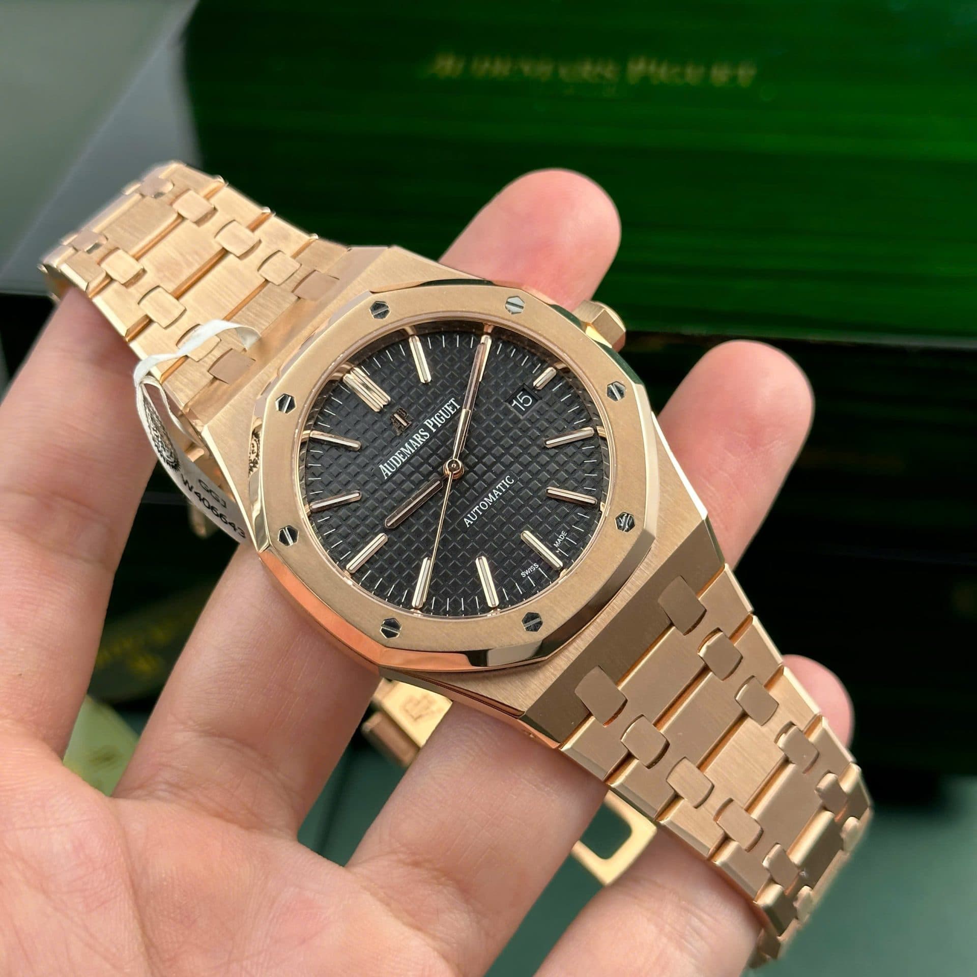 Dong-Ho-Audemars-Piguet-Royal-Oak-15400-Che-Tac-Boc-Vang-That-Mat-Den-ZF-41mm-4-1