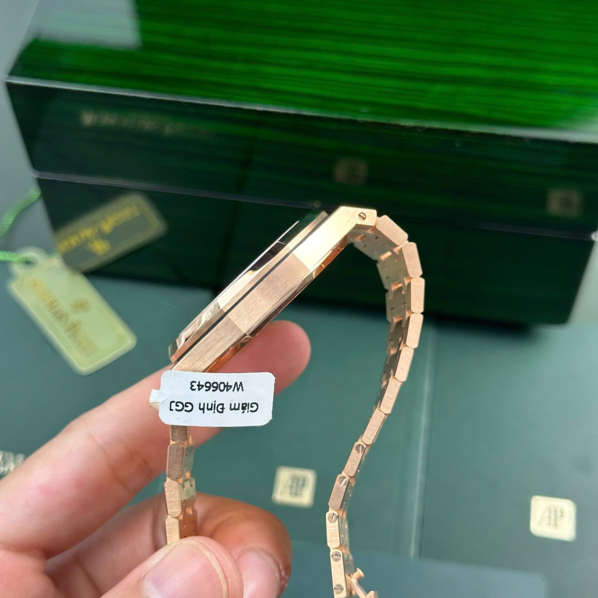 Dong-Ho-Audemars-Piguet-Royal-Oak-15400-Che-Tac-Boc-Vang-That-Mat-Den-ZF-41mm-8-1