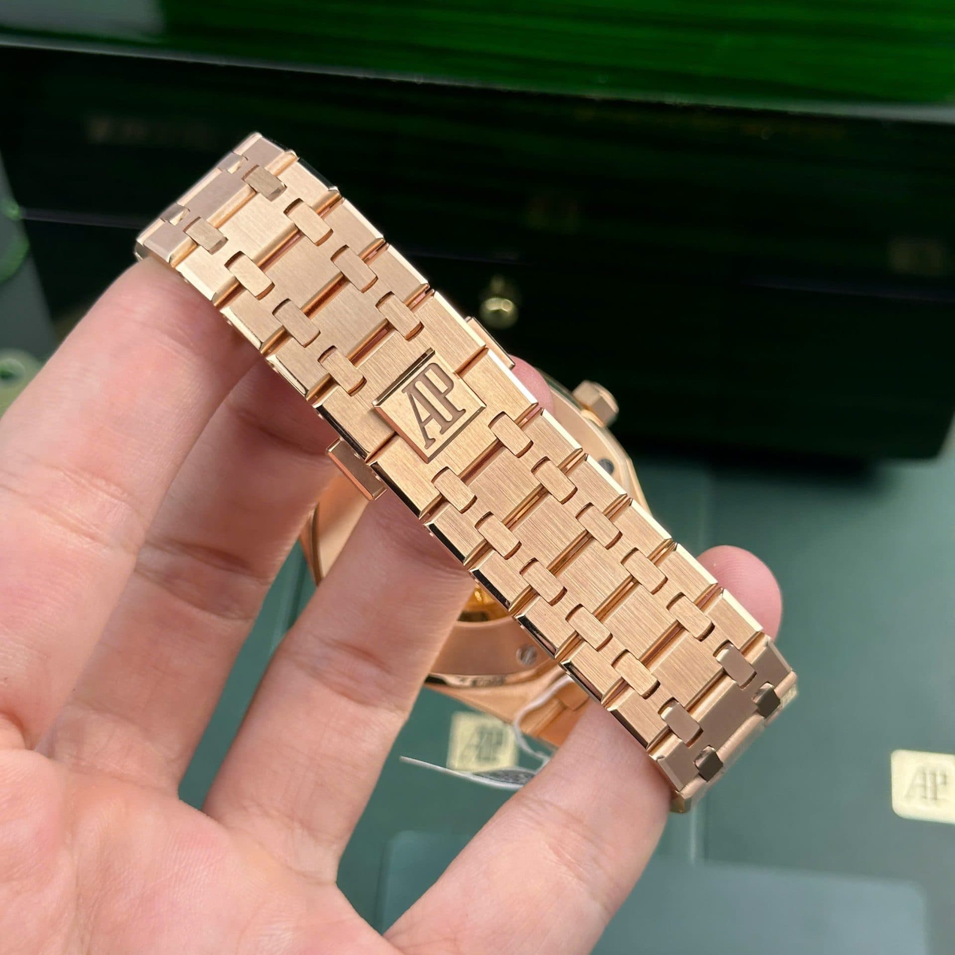 Dong-Ho-Audemars-Piguet-Royal-Oak-15400-Che-Tac-Boc-Vang-That-Mat-Den-ZF-41mm-9-1