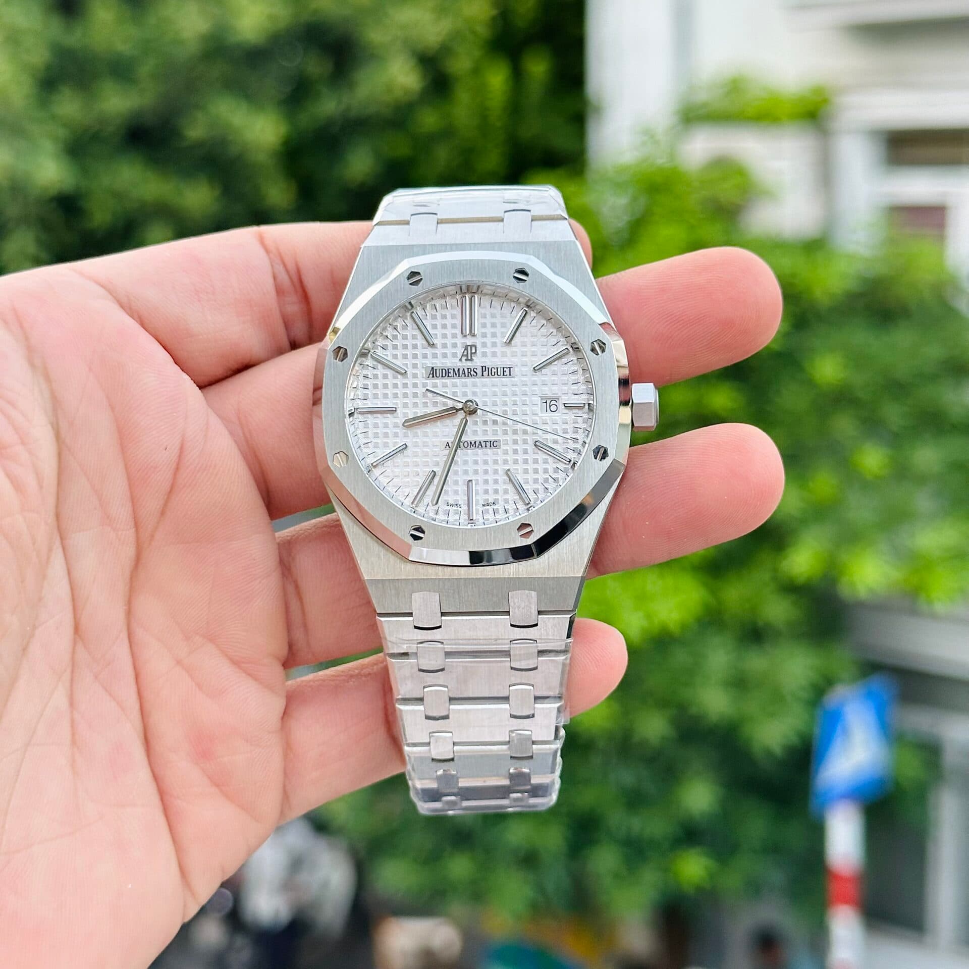 Dong-Ho-Audemars-Piguet-Royal-Oak-15400ST-Replica-Mat-Trang-Nha-May-APS-41mm-1