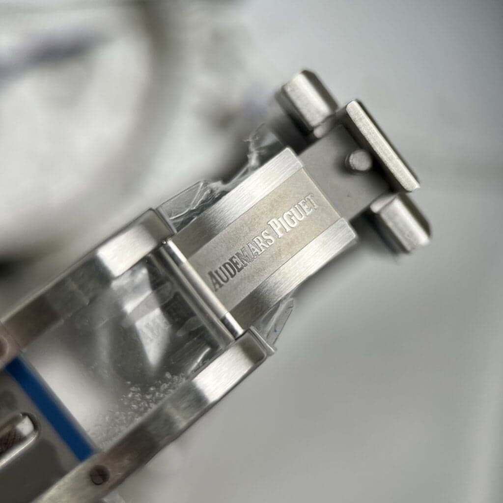 Dong-Ho-Audemars-Piguet-Royal-Oak-15412BC-Skeleton-Do-Moissanite-3-1