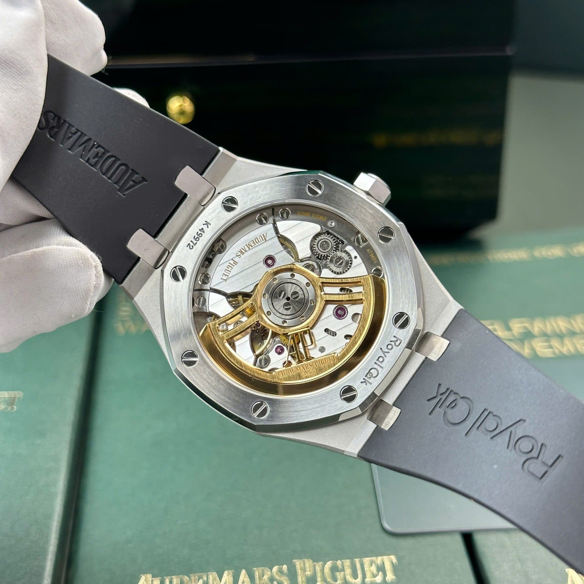 Dong-Ho-Audemars-Piguet-Royal-Oak-15500-Replica-11-Mat-Den-Day-Cao-Su-Nha-May-APS-41mm-1-1