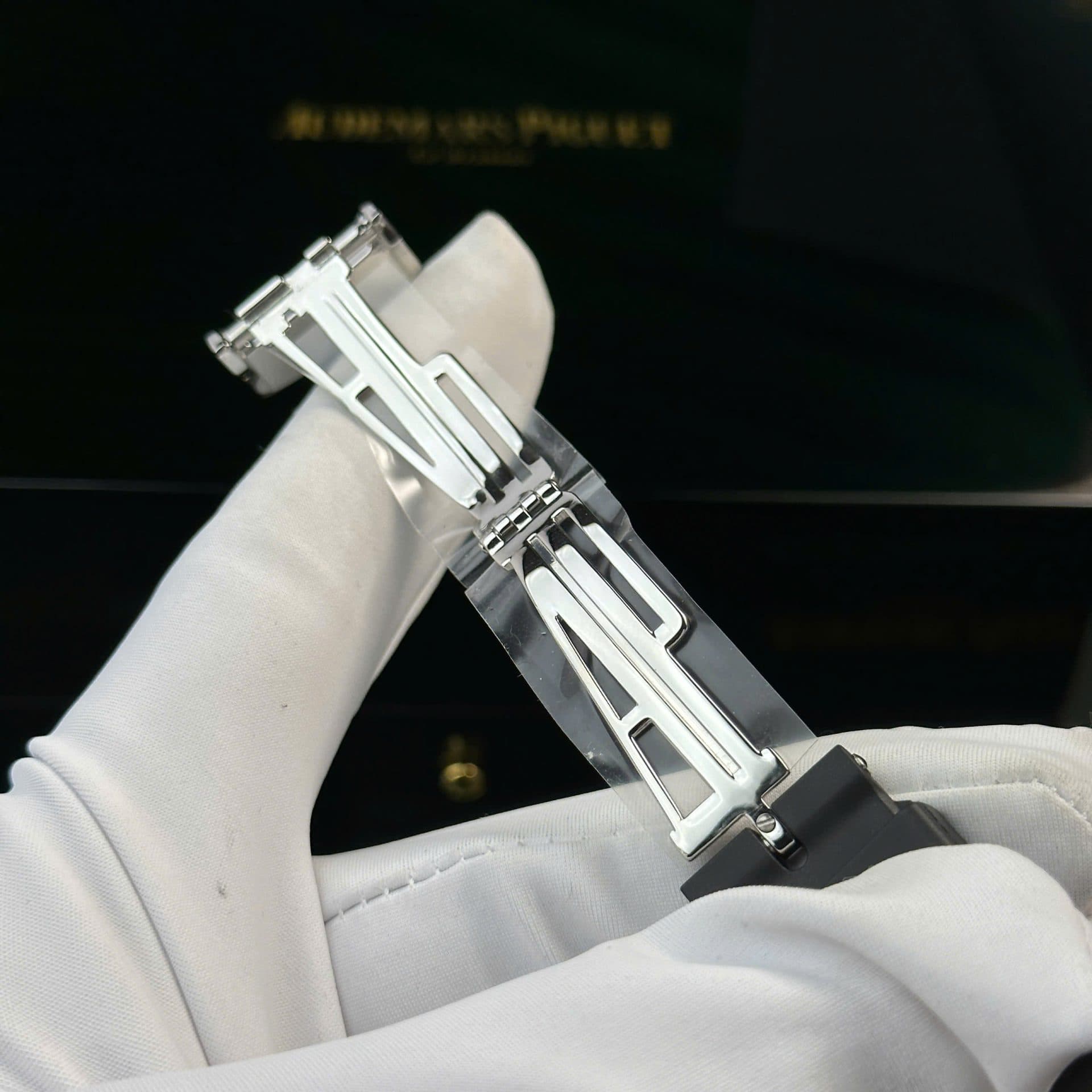 Dong-Ho-Audemars-Piguet-Royal-Oak-15500-Replica-11-Mat-Den-Day-Cao-Su-Nha-May-APS-41mm-12-1