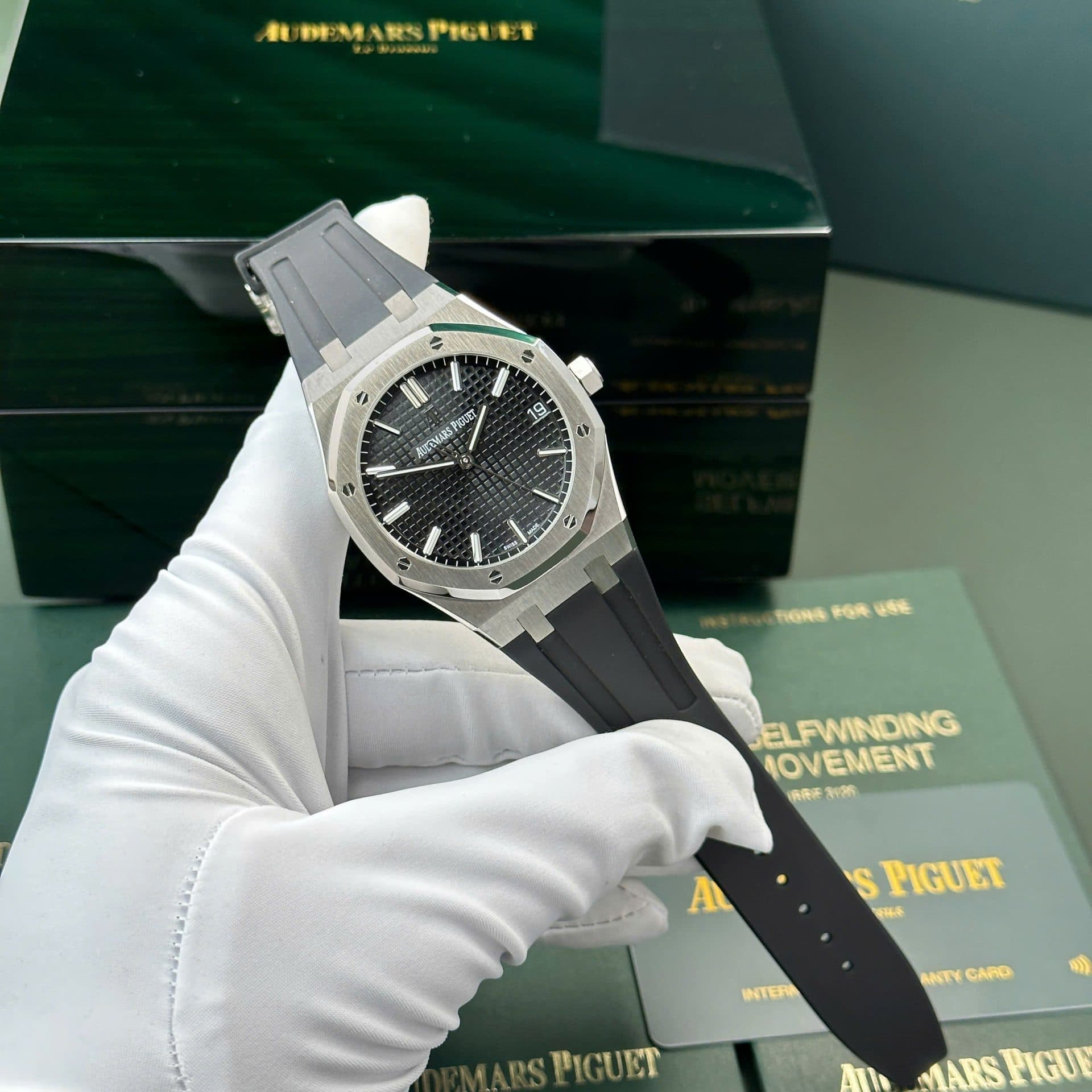 Dong-Ho-Audemars-Piguet-Royal-Oak-15500-Replica-11-Mat-Den-Day-Cao-Su-Nha-May-APS-41mm-13-1