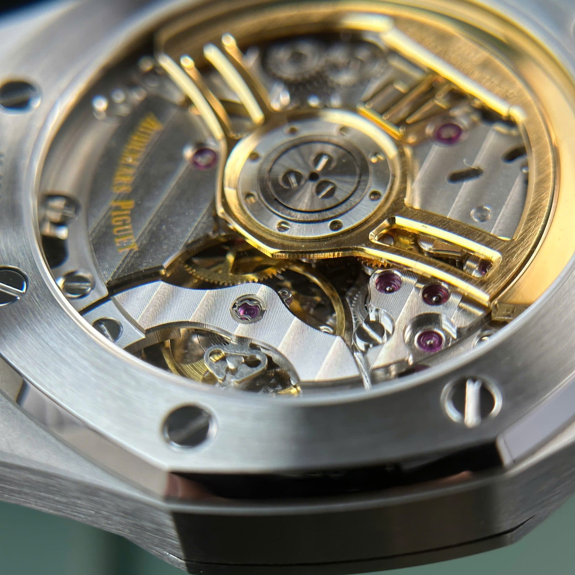 Dong-Ho-Audemars-Piguet-Royal-Oak-15500-Replica-11-Mat-Den-Day-Cao-Su-Nha-May-APS-41mm-7-1