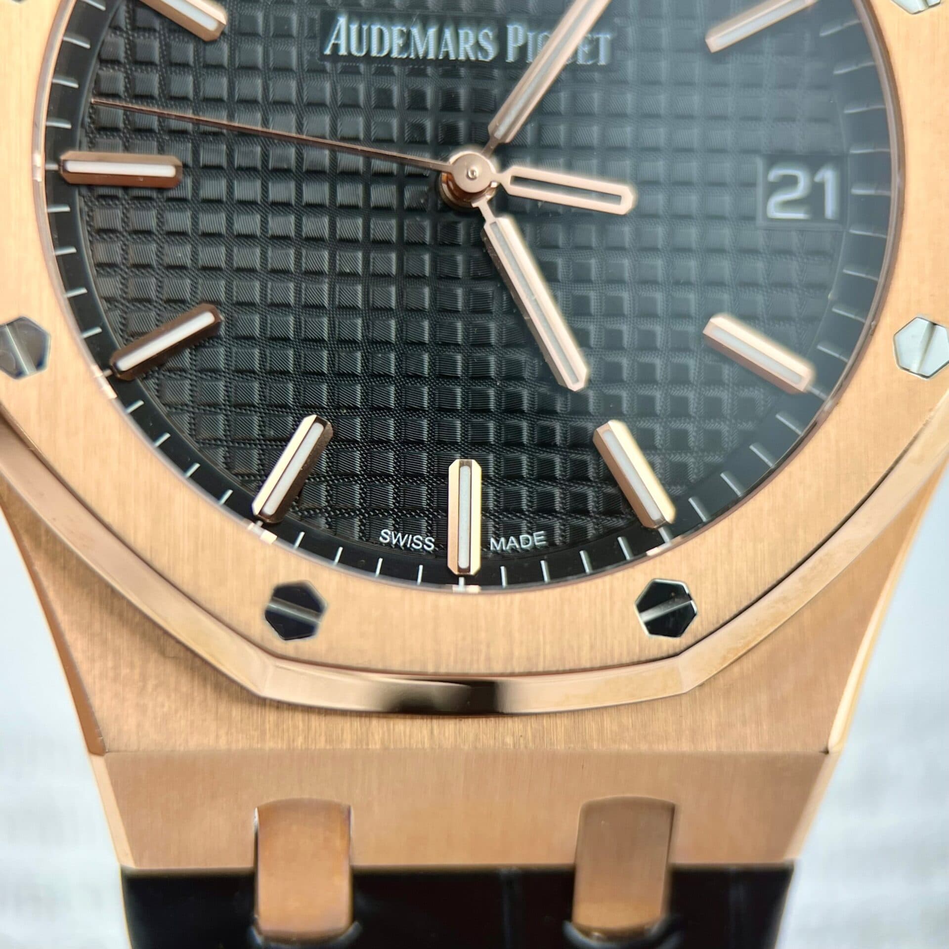 Dong-Ho-Audemars-Piguet-Royal-Oak-15500OR-Boc-Vang-Hong-Day-Da-Den-41mm-4-1