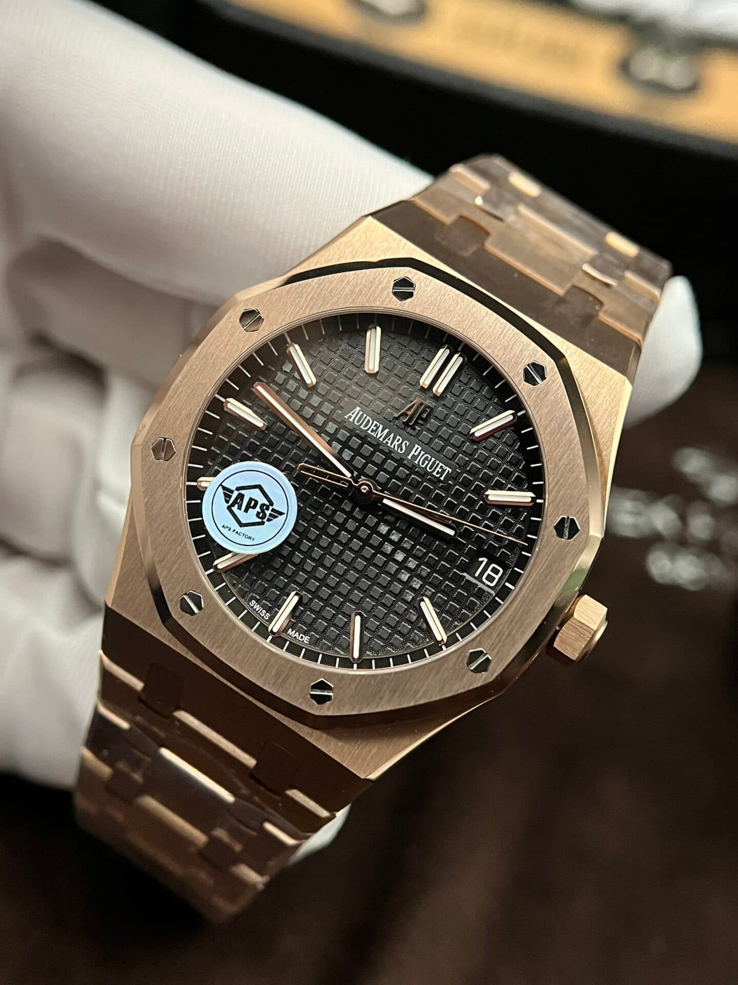Dong-Ho-Audemars-Piguet-Royal-Oak-15500OR-Rep-11-Nha-May-APS-41mm-3-1