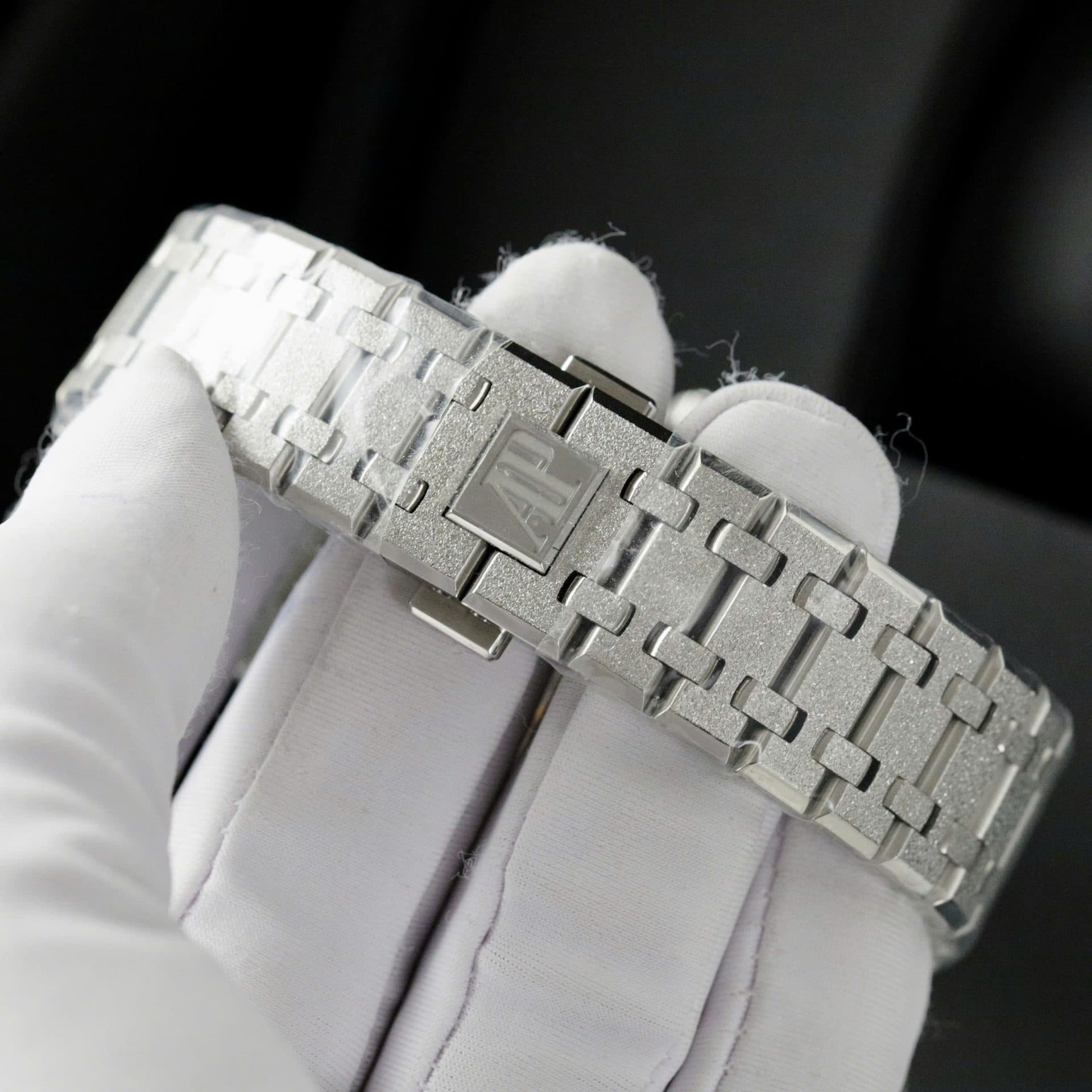 Dong-Ho-Audemars-Piguet-Royal-Oak-15500ST-Frosted-Gold-Replica-11-Mat-Xanh-41mm-1-1