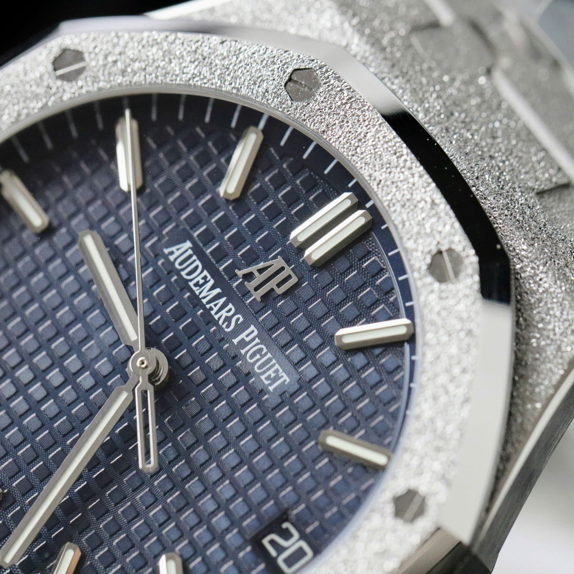 Dong-Ho-Audemars-Piguet-Royal-Oak-15500ST-Frosted-Gold-Replica-11-Mat-Xanh-41mm-5-1