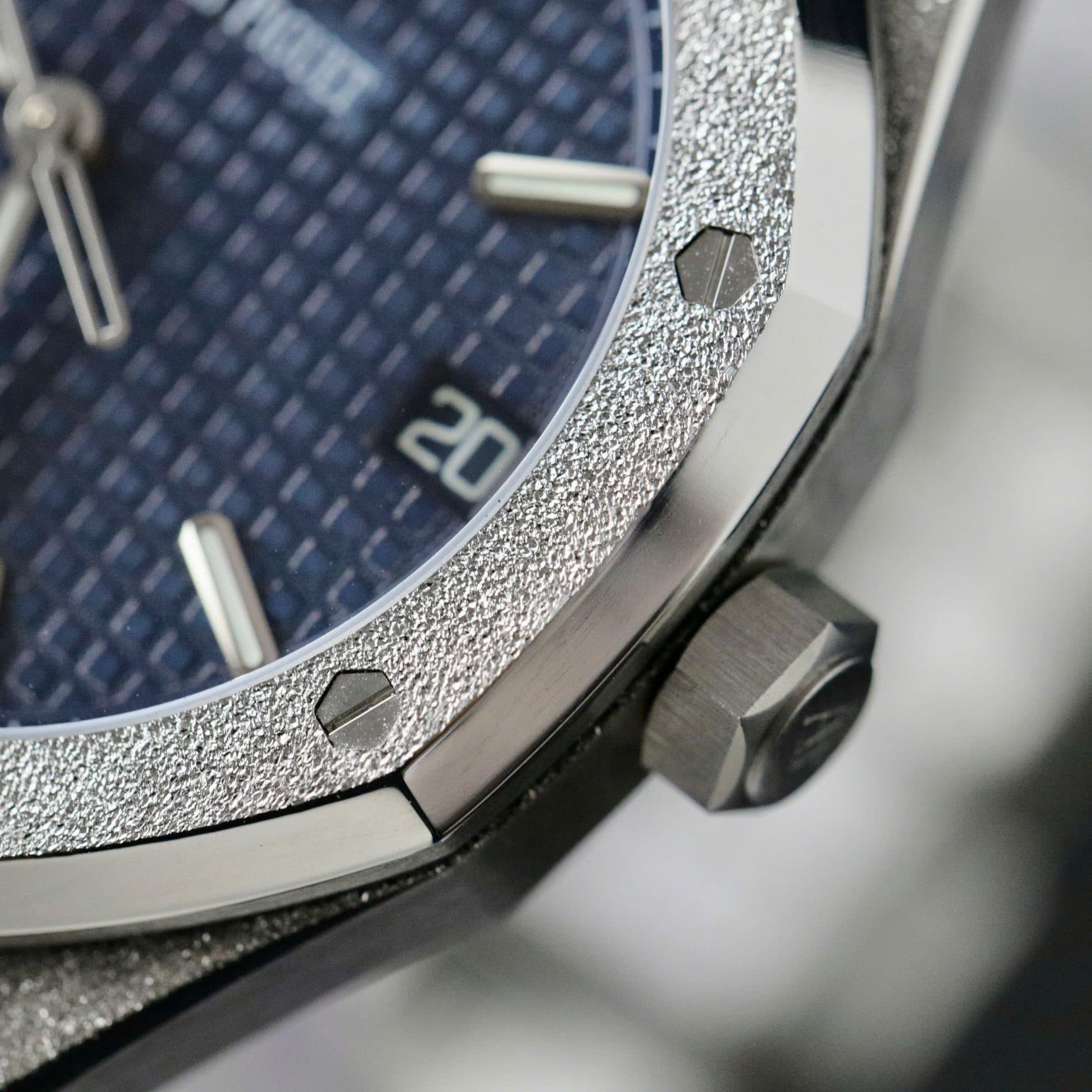 Dong-Ho-Audemars-Piguet-Royal-Oak-15500ST-Frosted-Gold-Replica-11-Mat-Xanh-41mm-7-1