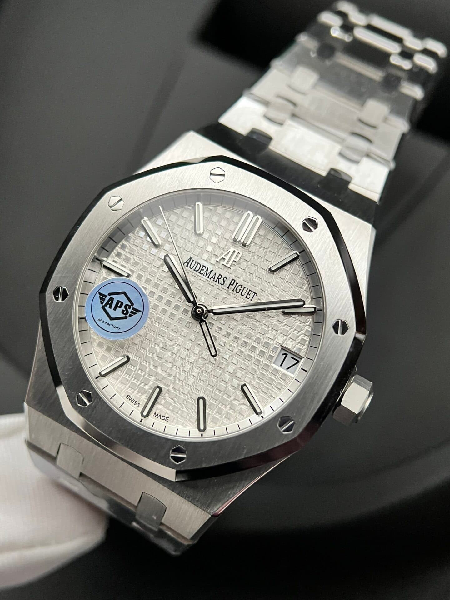 Dong-Ho-Audemars-Piguet-Royal-Oak-15500ST-Mat-Trang-APS-41mm-1-1