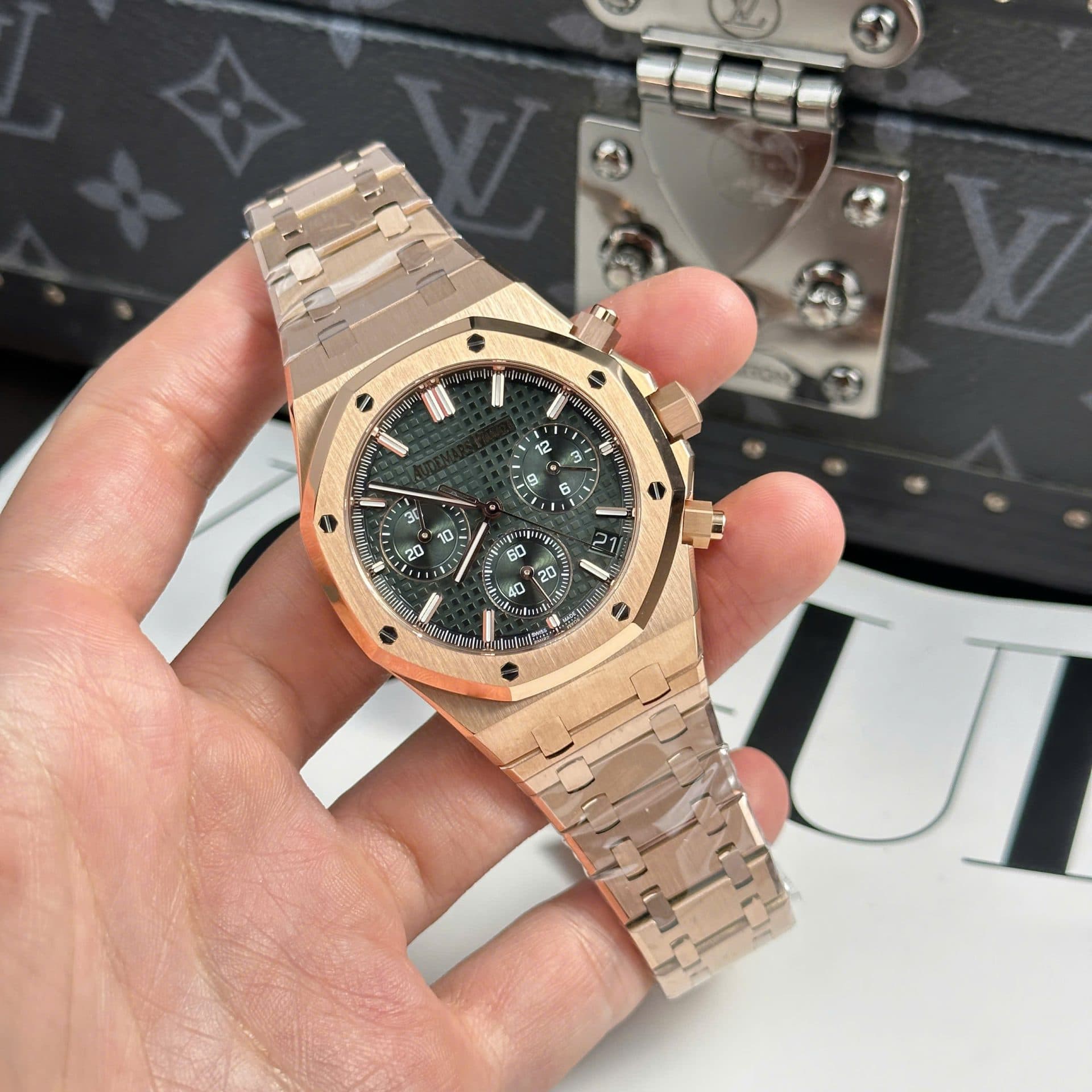 Dong-Ho-Audemars-Piguet-Royal-Oak-26240-Ma-Vang-Hong-Rep-11-Mat-Xanh-La-Cay-APS-41mm-1-1
