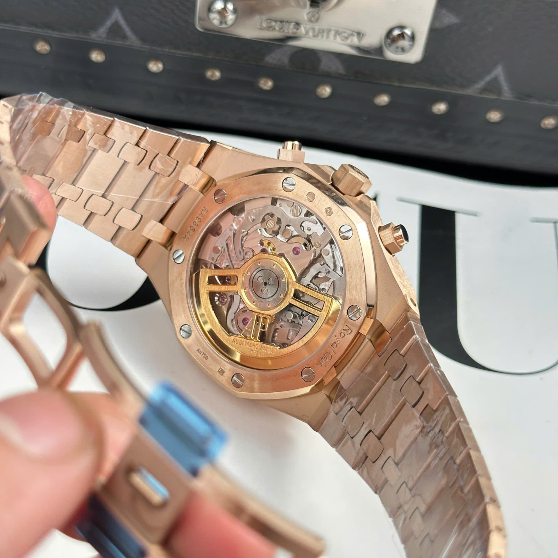 Dong-Ho-Audemars-Piguet-Royal-Oak-26240-Replica-1-1-3
