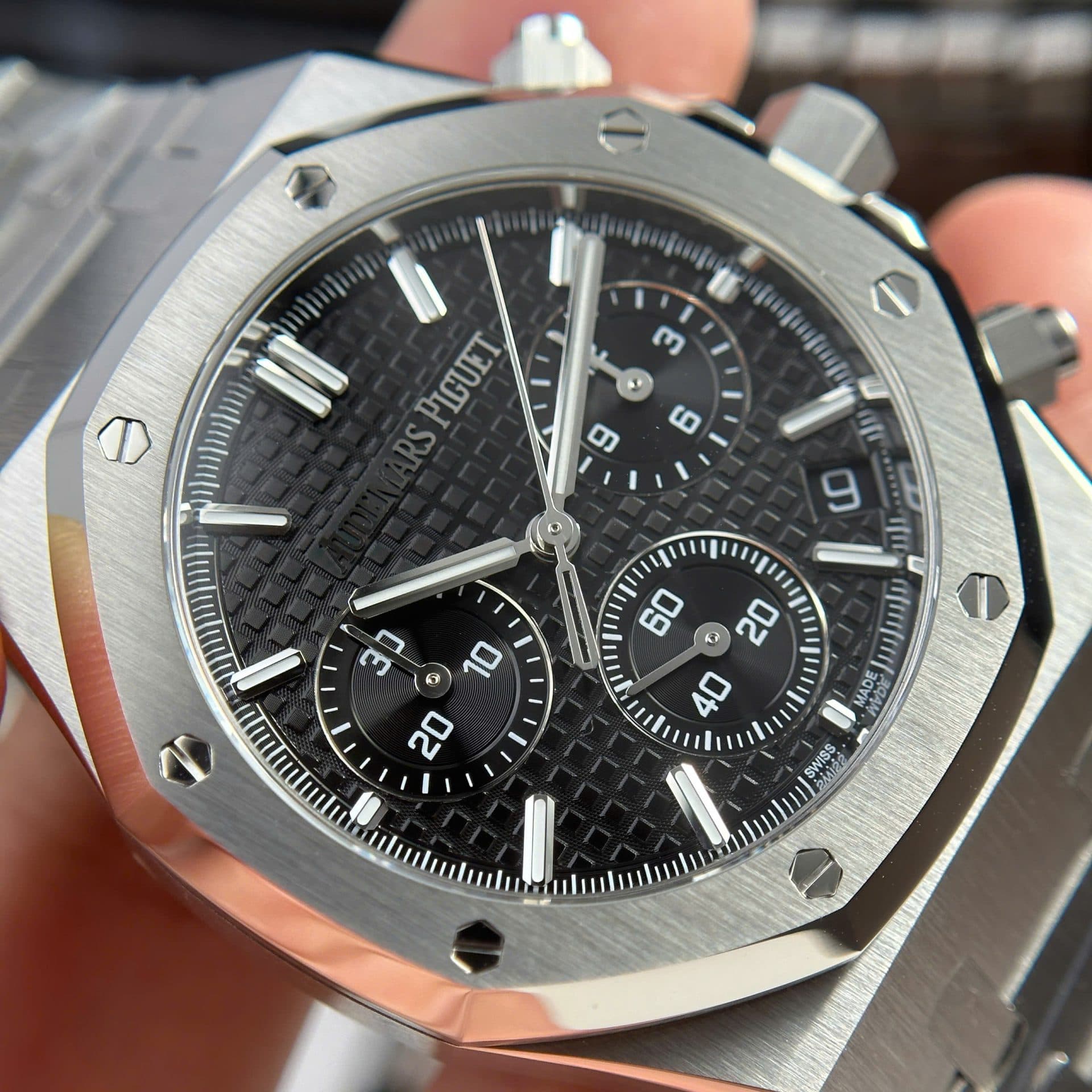 Dong-Ho-Audemars-Piguet-Royal-Oak-26240ST-Mat-Den-May-Mong-New-2025-41mm-3-1