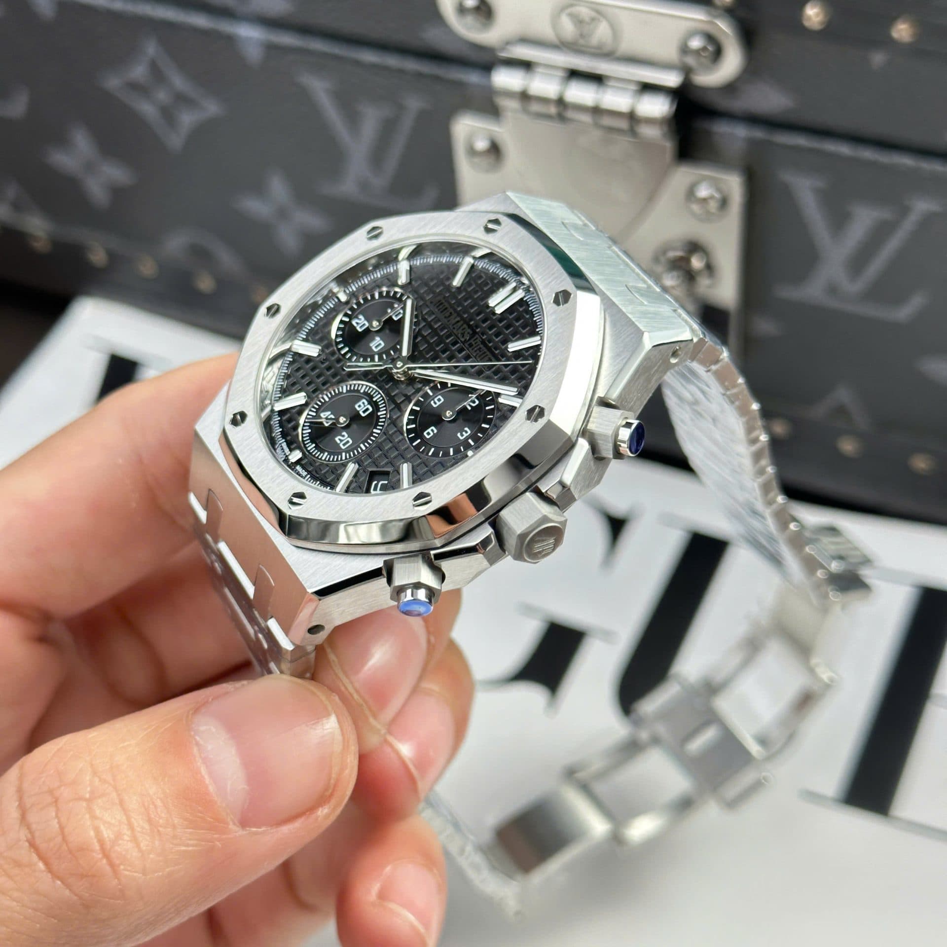 Dong-Ho-Audemars-Piguet-Royal-Oak-26240ST-Mat-Den-May-Mong-New-2025-41mm-4-1