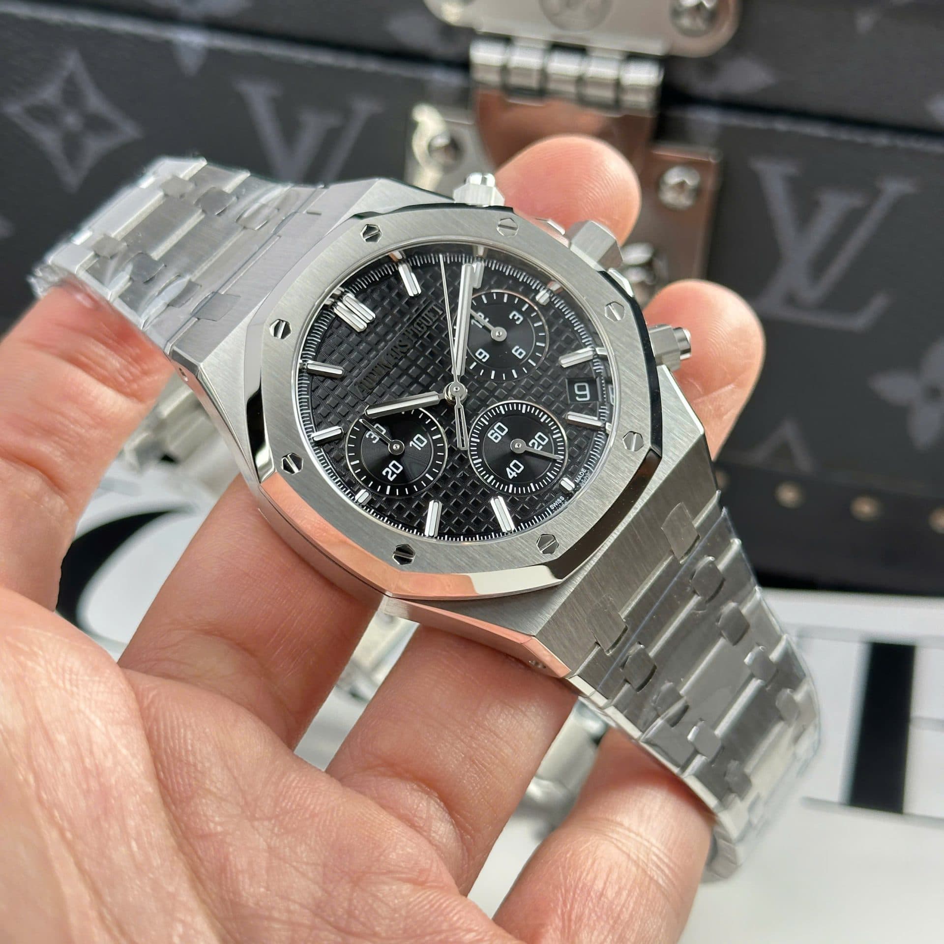 Dong-Ho-Audemars-Piguet-Royal-Oak-26240ST-Mat-Den-May-Mong-New-2025-41mm-5-1