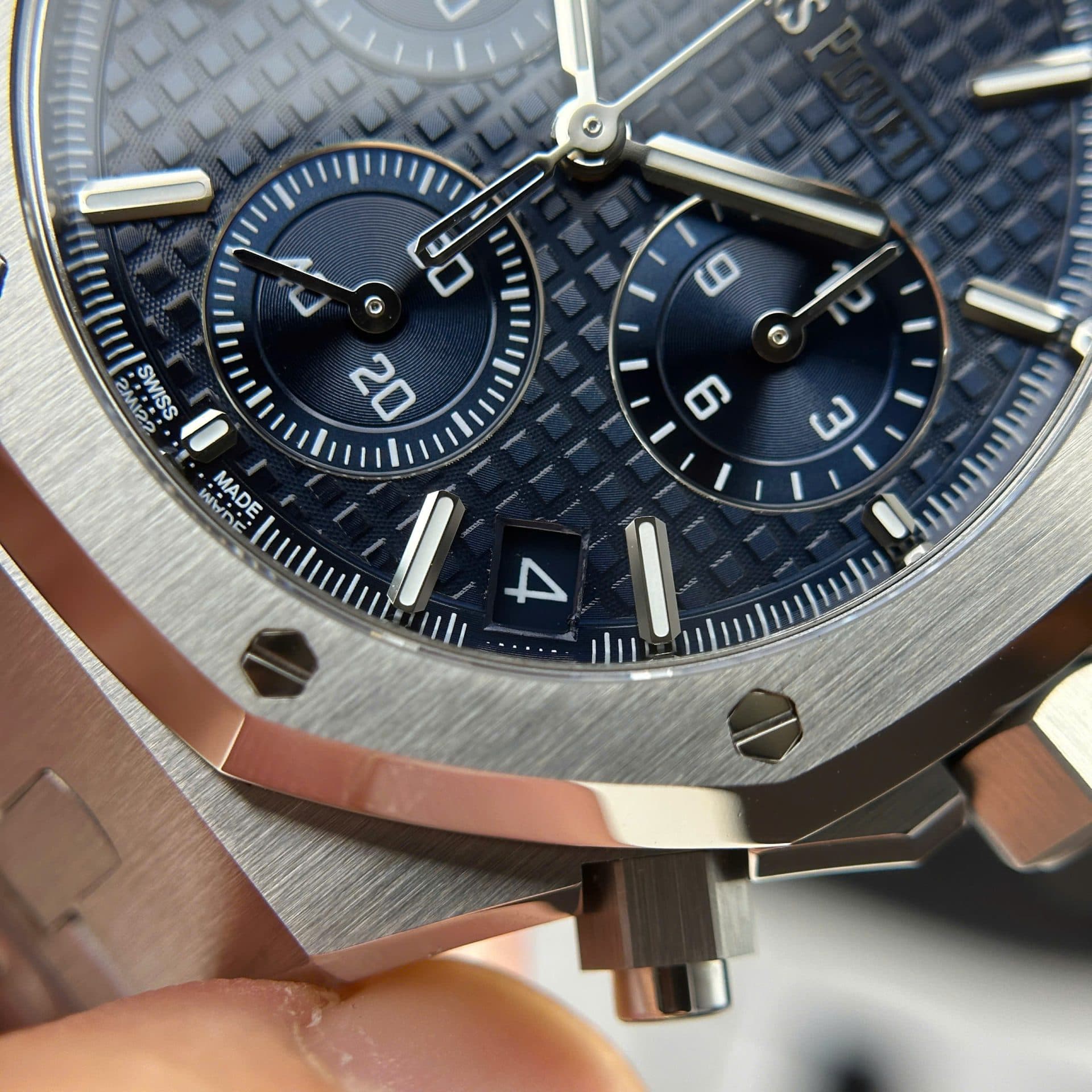 Dong-Ho-Audemars-Piguet-Royal-Oak-26240ST-Mat-Xanh-Blue-May-Mong-New-2025-41mm-12-1