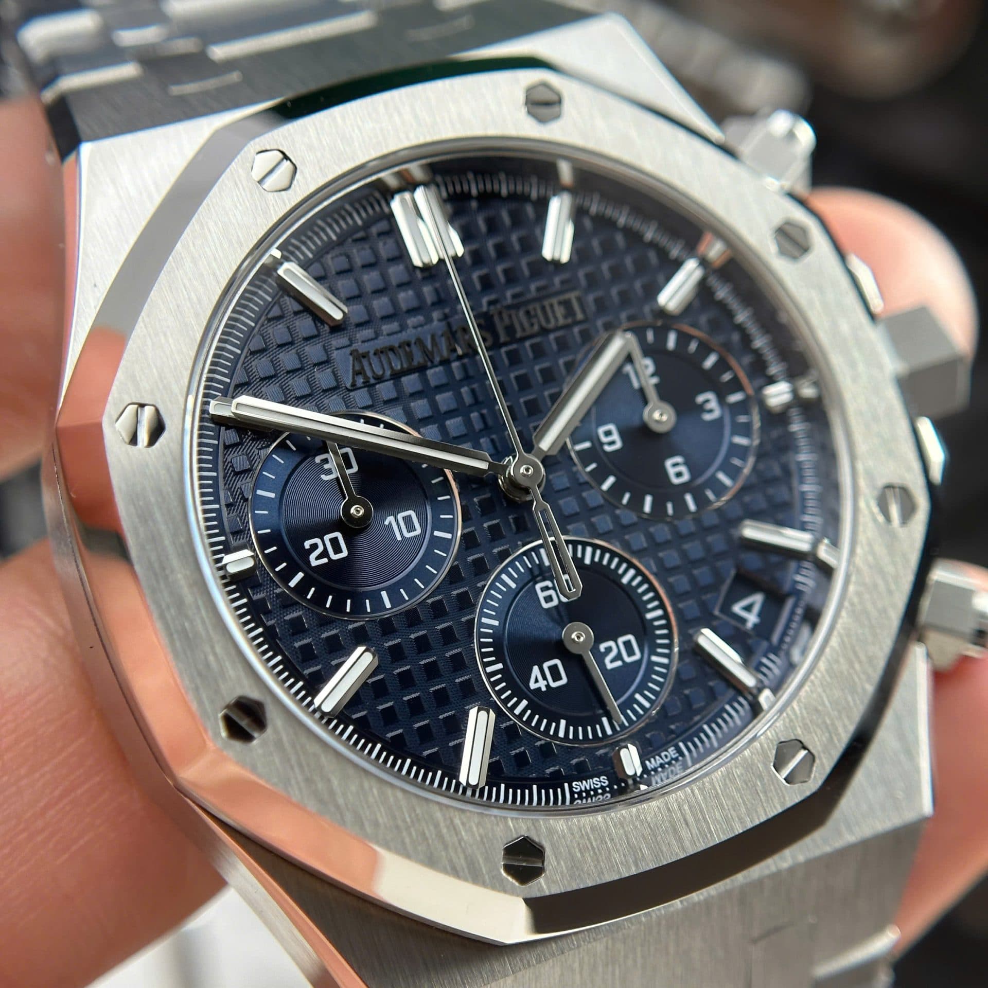 Dong-Ho-Audemars-Piguet-Royal-Oak-26240ST-Mat-Xanh-Blue-May-Mong-New-2025-41mm-4-1