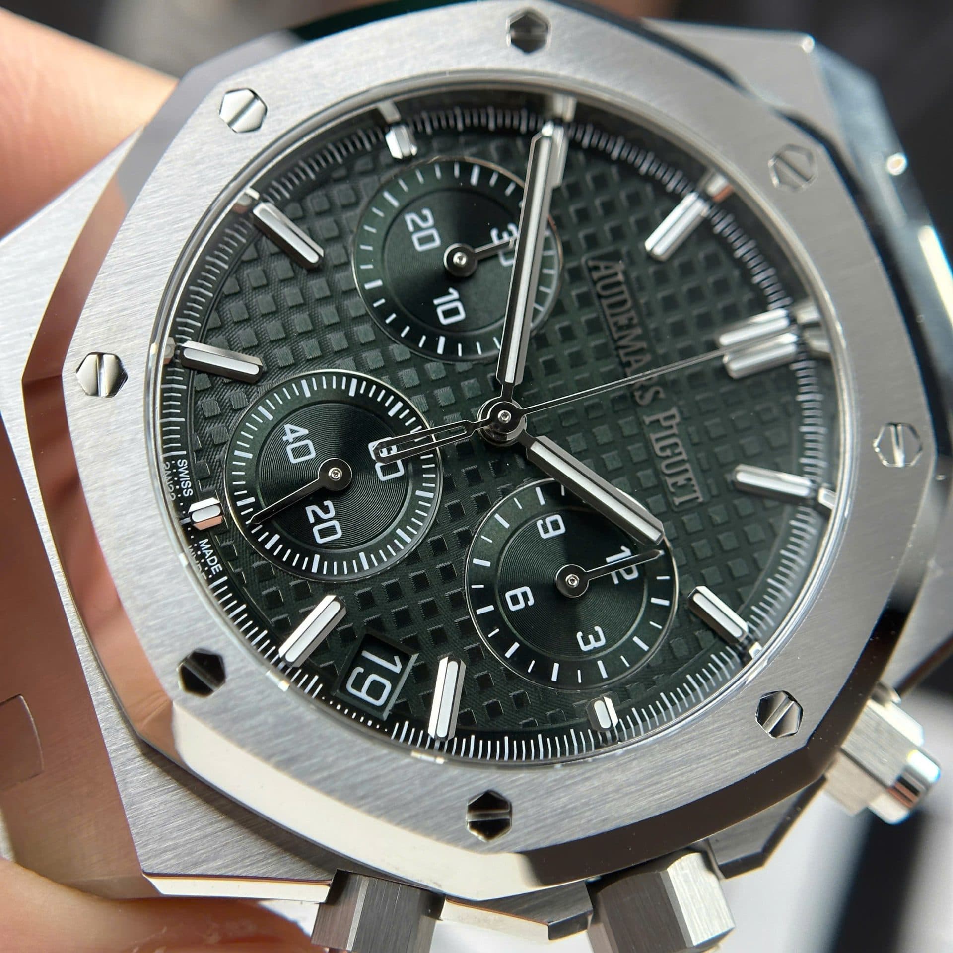 Dong-Ho-Audemars-Piguet-Royal-Oak-26240ST-Mat-Xanh-La-May-Mong-New-2025-41mm-2-1