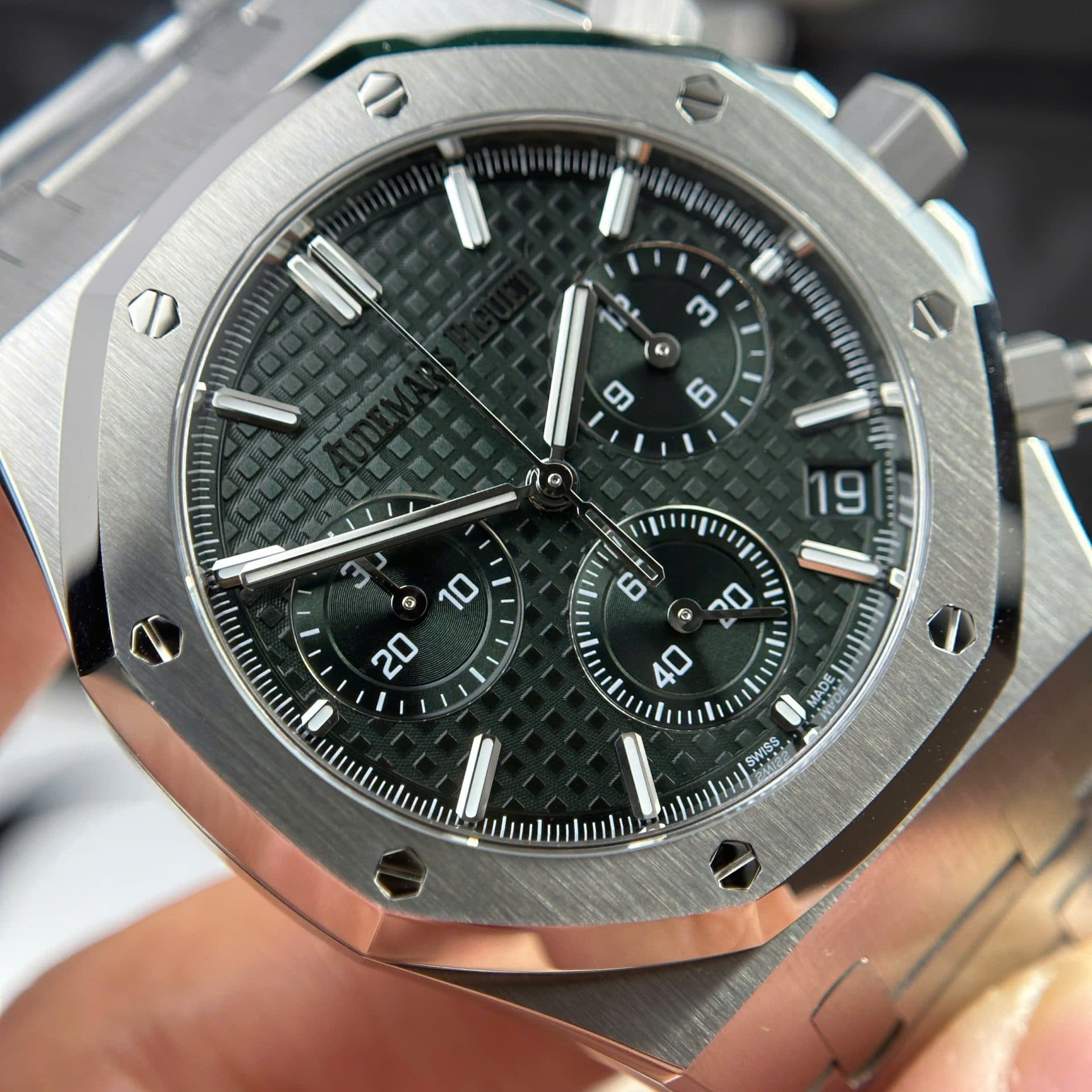 Dong-Ho-Audemars-Piguet-Royal-Oak-26240ST-Mat-Xanh-La-May-Mong-New-2025-41mm-3-1