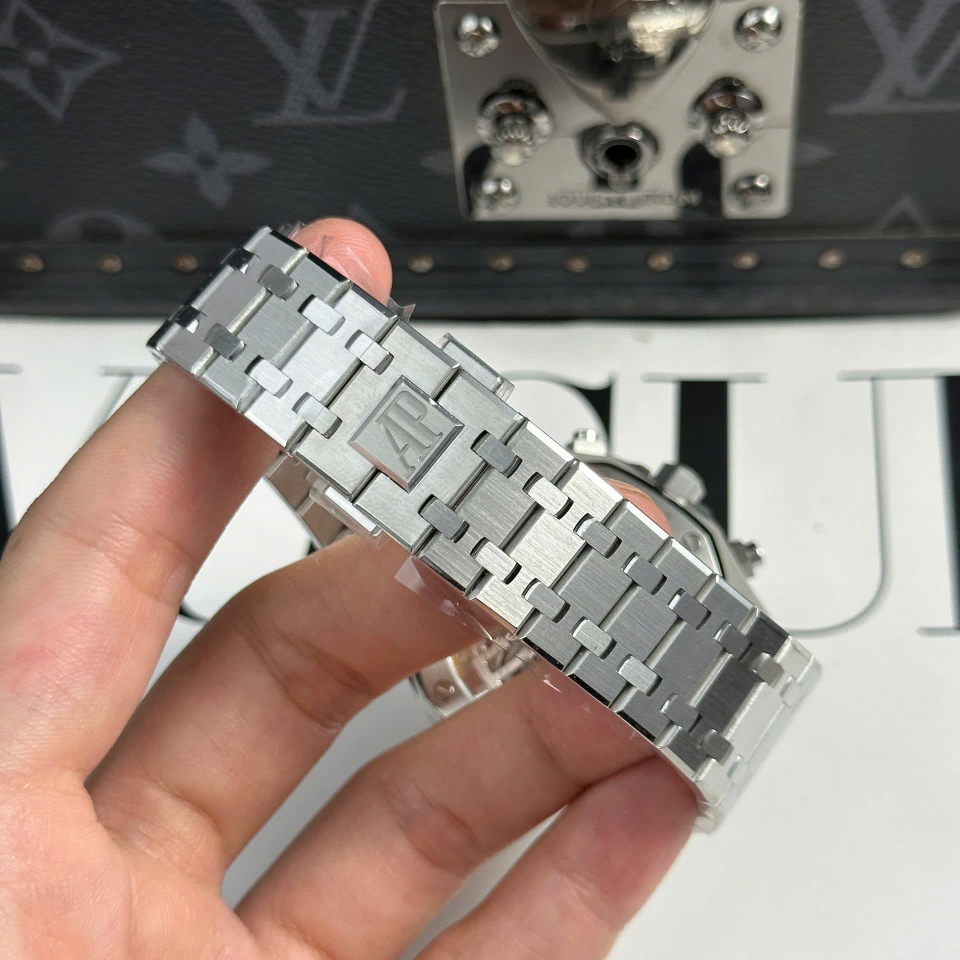 Dong-Ho-Audemars-Piguet-Royal-Oak-26240ST-Rep-1-1-Mat-So-Tim-May-Mong-New-2025-41mm-9-1