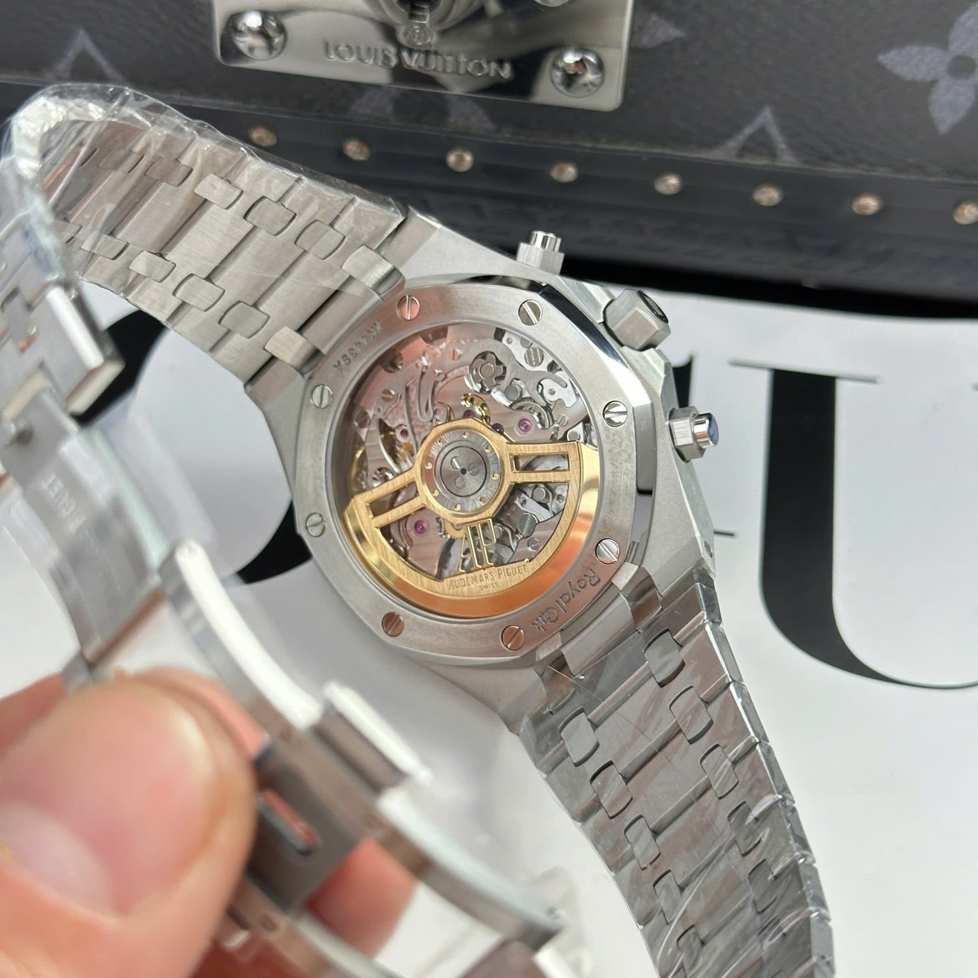 Dong-Ho-Audemars-Piguet-Royal-Oak-26240ST-Rep-11-May-Co-Tu-Dong-4