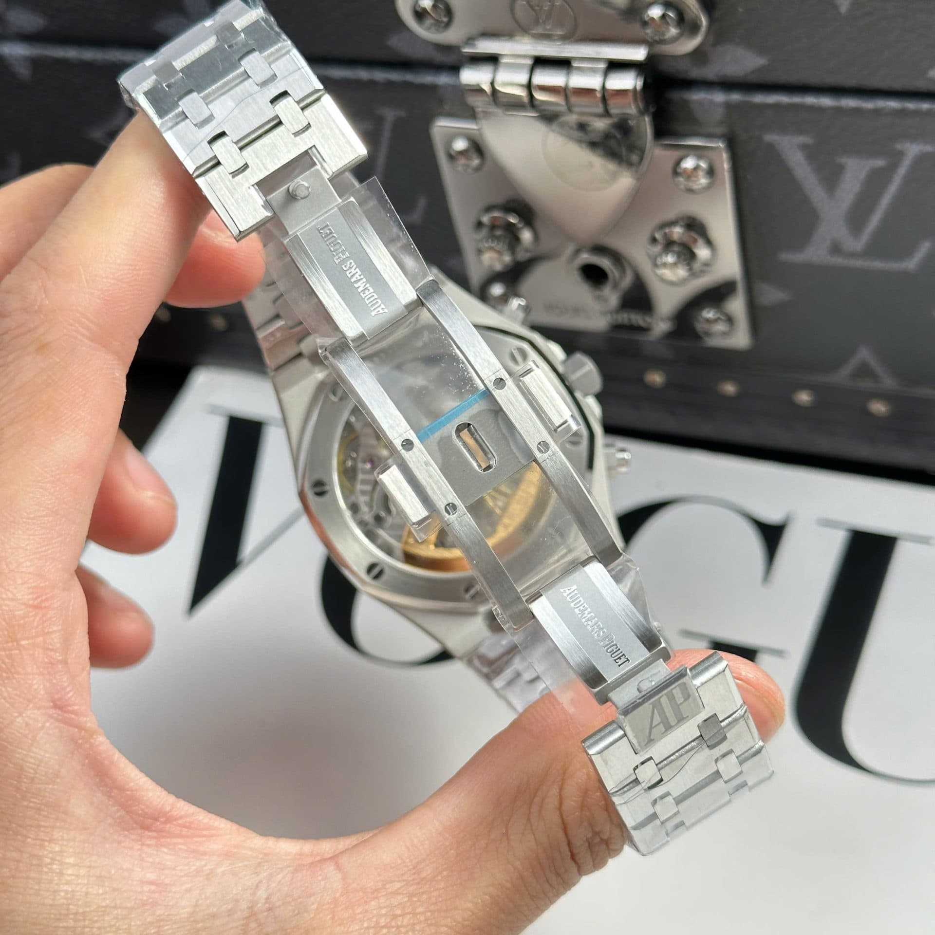 Dong-Ho-Audemars-Piguet-Royal-Oak-26240ST-Replica-11-Day-Kim-Loai-1