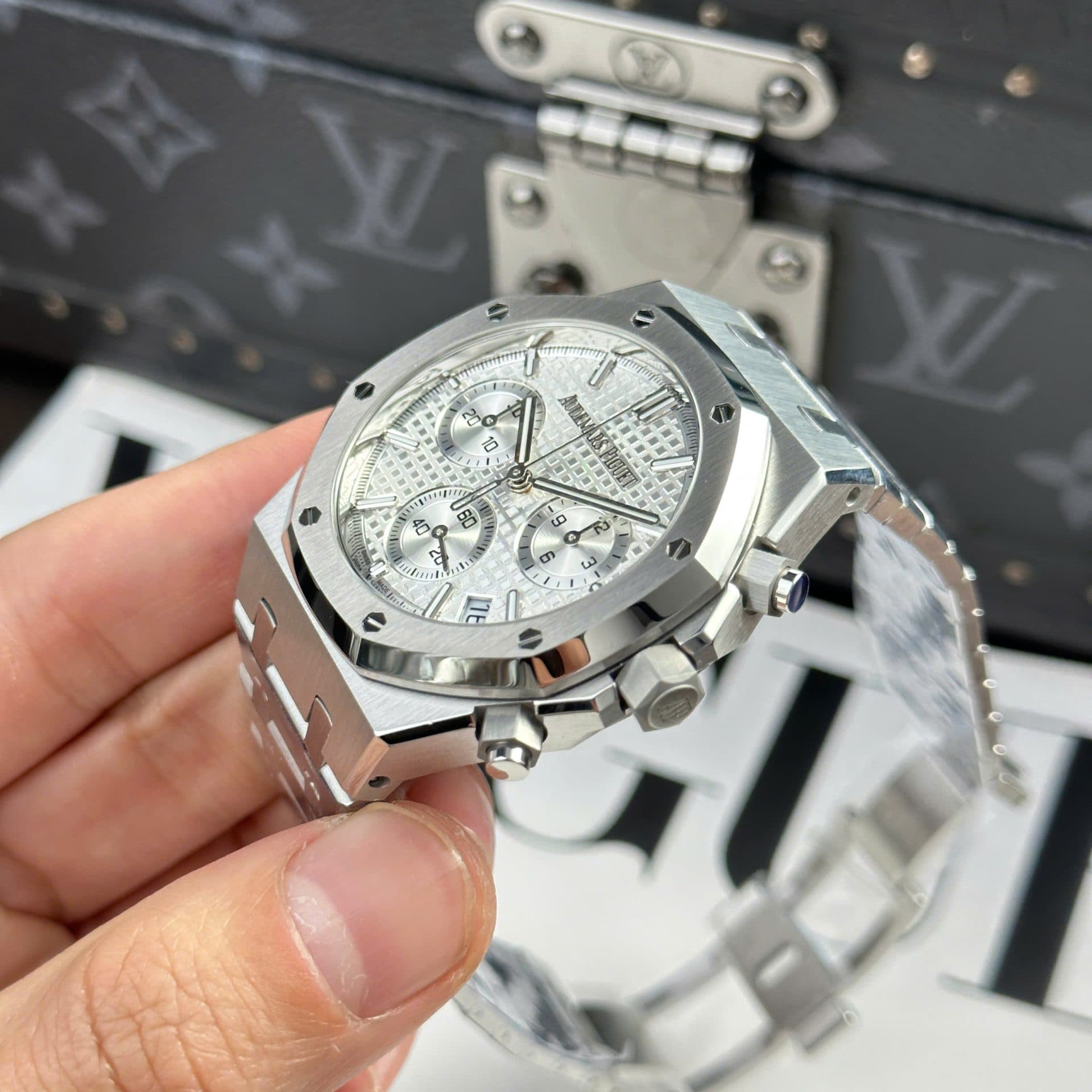 Dong-Ho-Audemars-Piguet-Royal-Oak-26240ST-Replica-11-Mat-Trang-May-Mong-New-2025-41mm-4-1