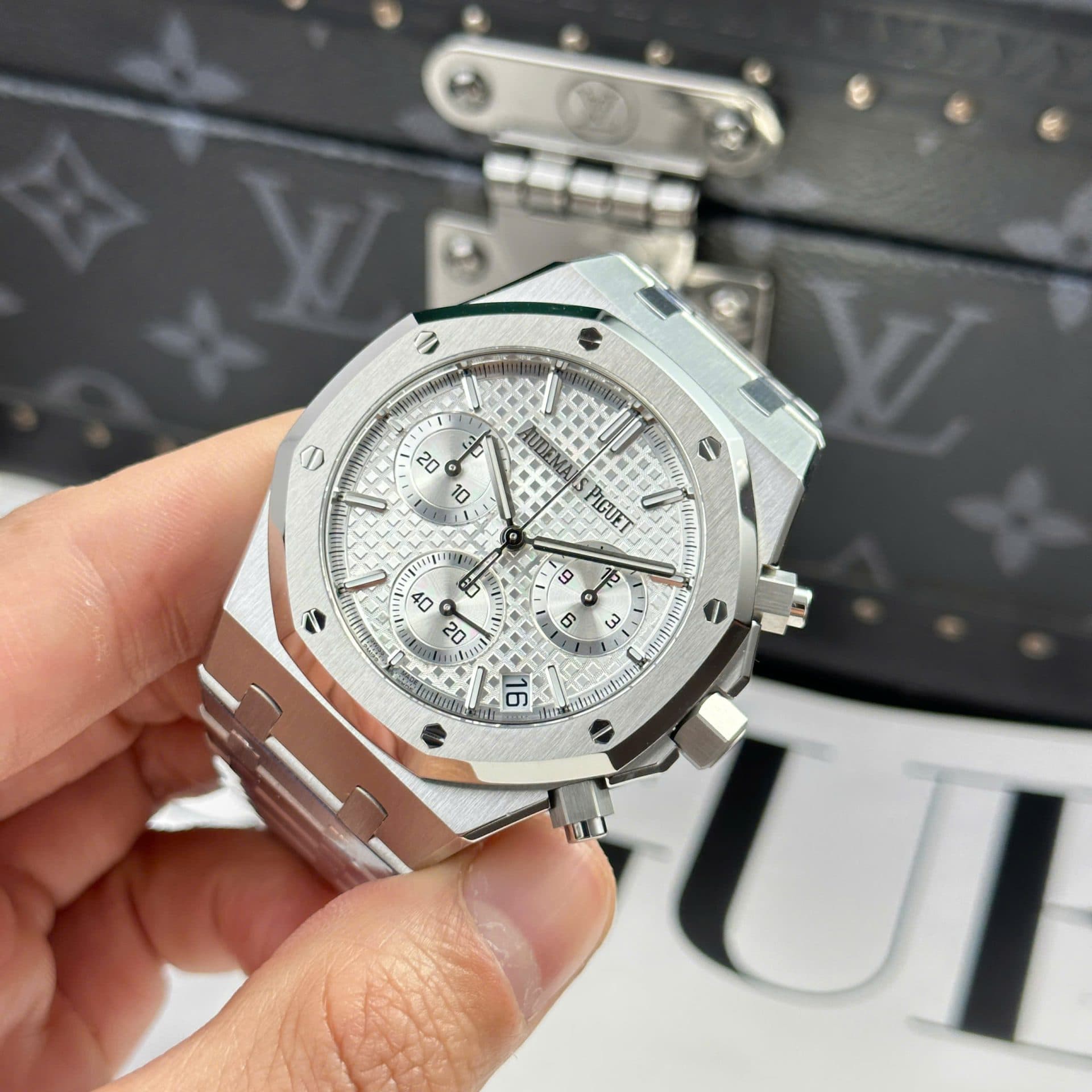 Dong-Ho-Audemars-Piguet-Royal-Oak-26240ST-Replica-11-Mat-Trang-May-Mong-New-2025-41mm-5-1