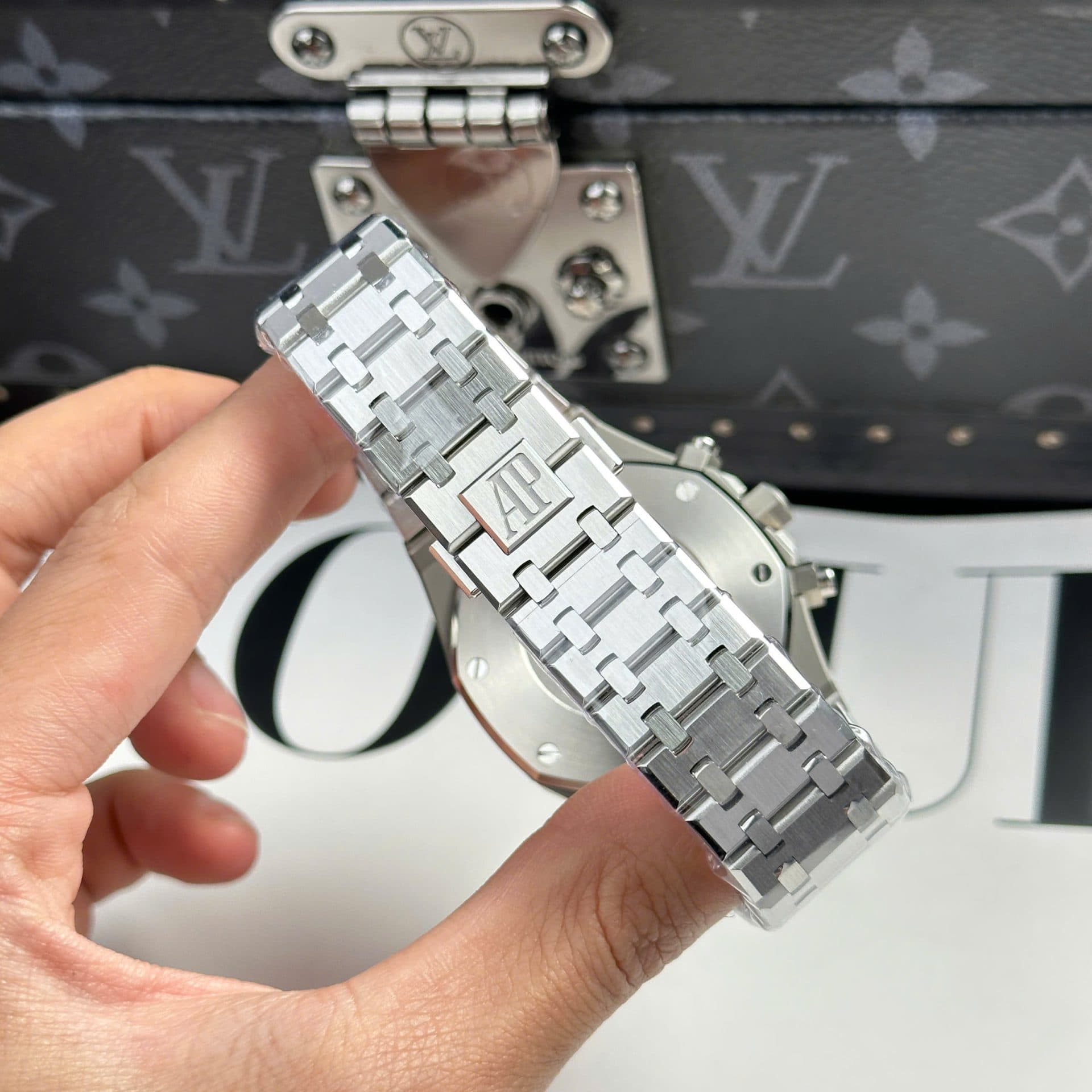 Dong-Ho-Audemars-Piguet-Royal-Oak-26331-Chronograph-Replica-11-Mat-Den-41mm-2-1