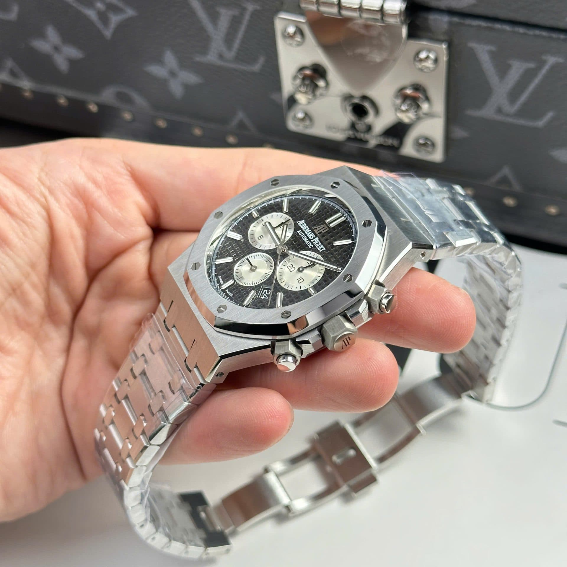 Dong-Ho-Audemars-Piguet-Royal-Oak-26331-Chronograph-Replica-11-Mat-Den-41mm-8-1